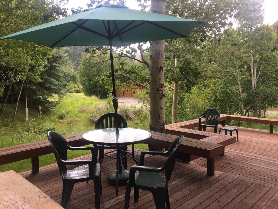 #104 Private Hot Tub, 2 car garage, abundant parking, Elkhorn Amenities
