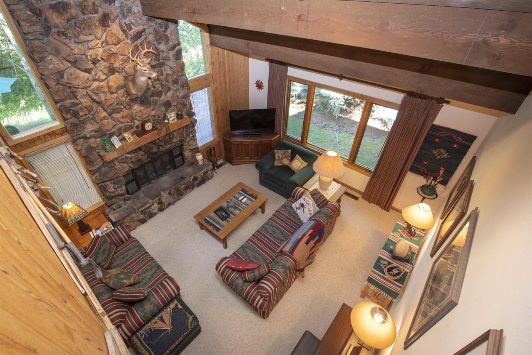 #104 Private Hot Tub, 2 car garage, abundant parking, Elkhorn Amenities