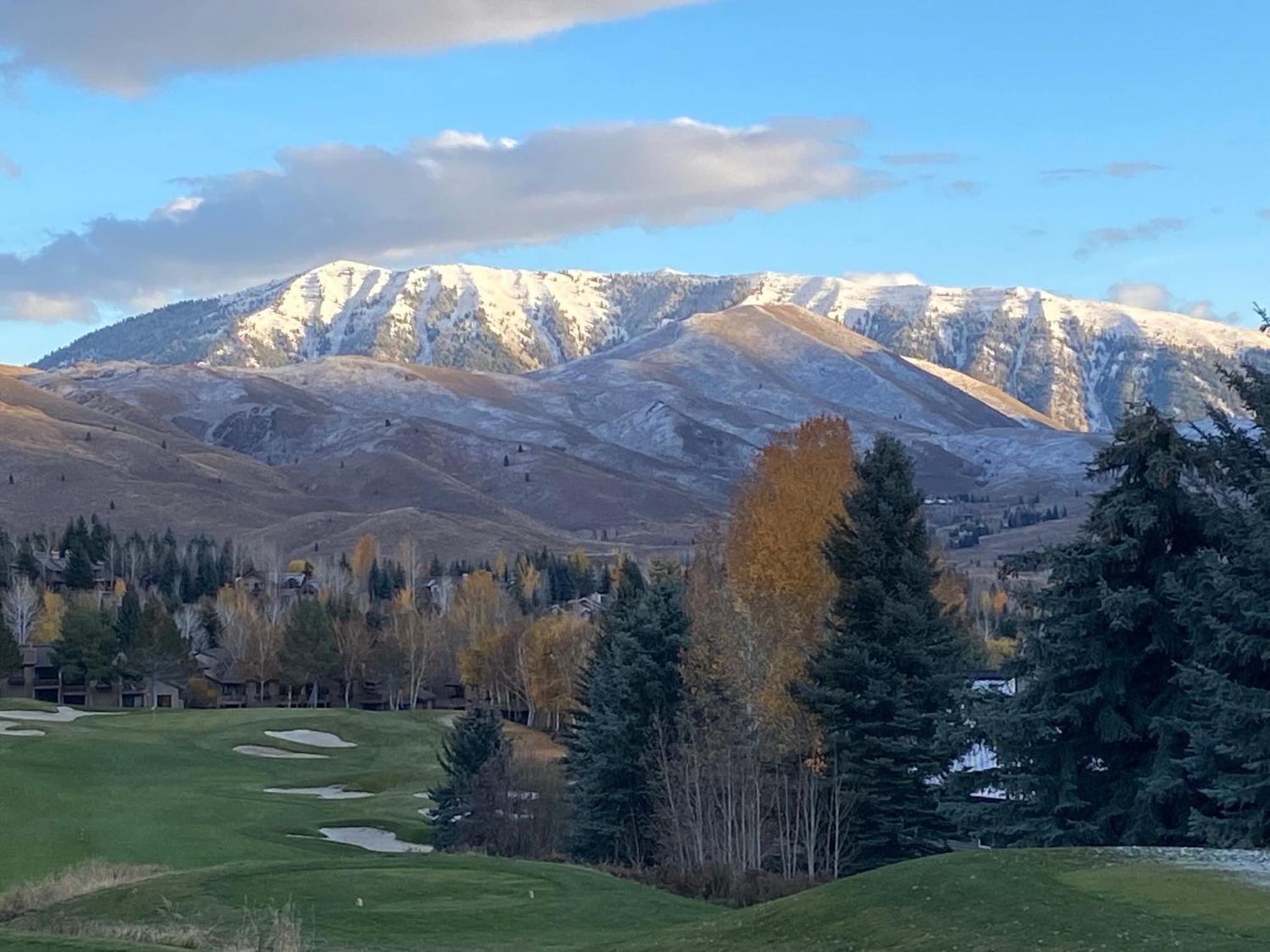Panoramic Views! Designer`s Condo on Golf Course w/Resort Amenities