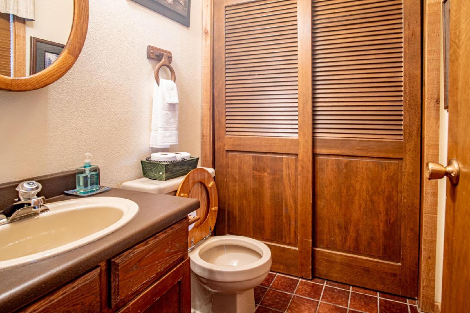 #104 Private Hot Tub, 2 car garage, abundant parking, Elkhorn Amenities