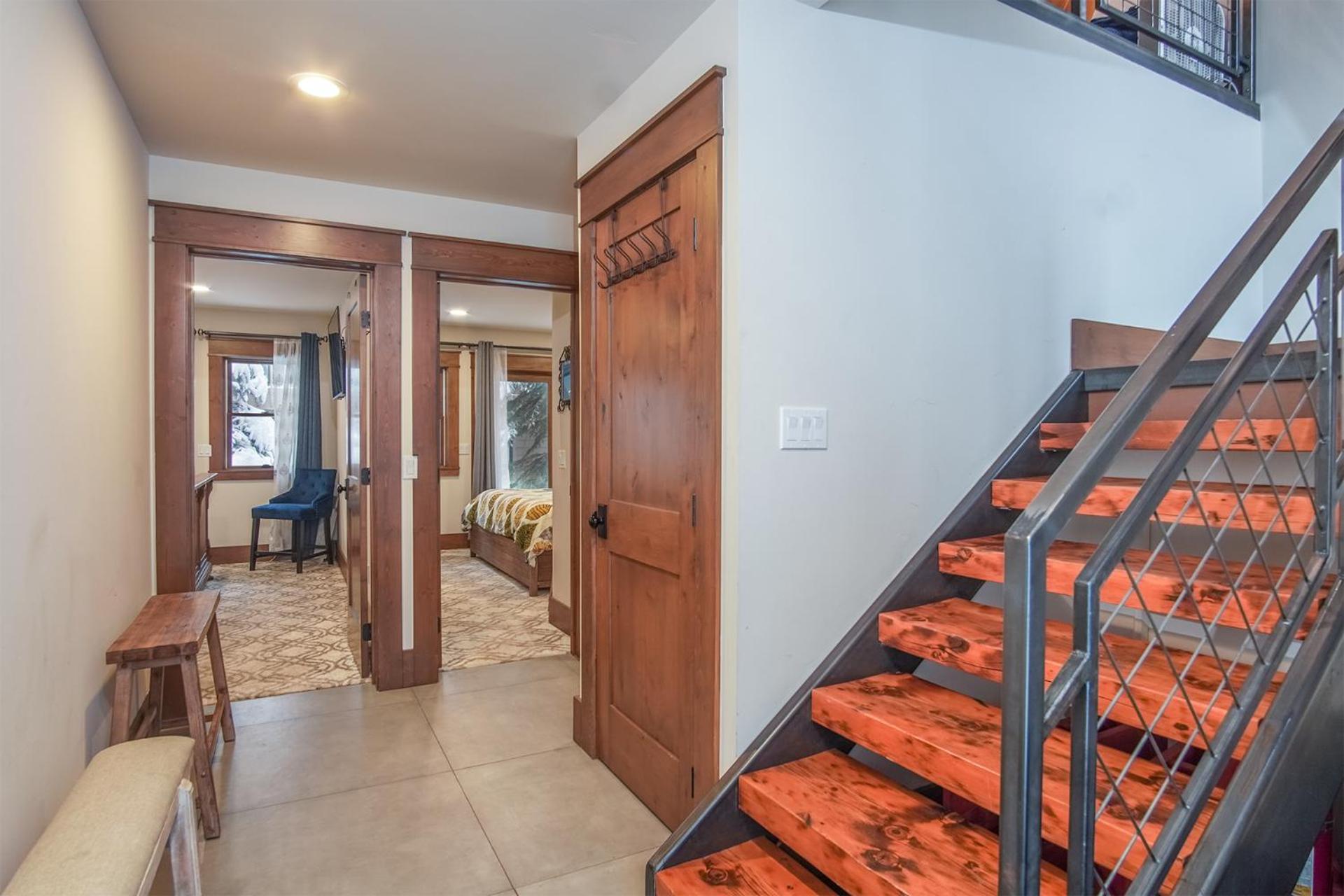 DT Ketchum - Chill, Two-Story Getaway w/ a Gourmet Kitchen - Walk Downtown & to River Run Lifts