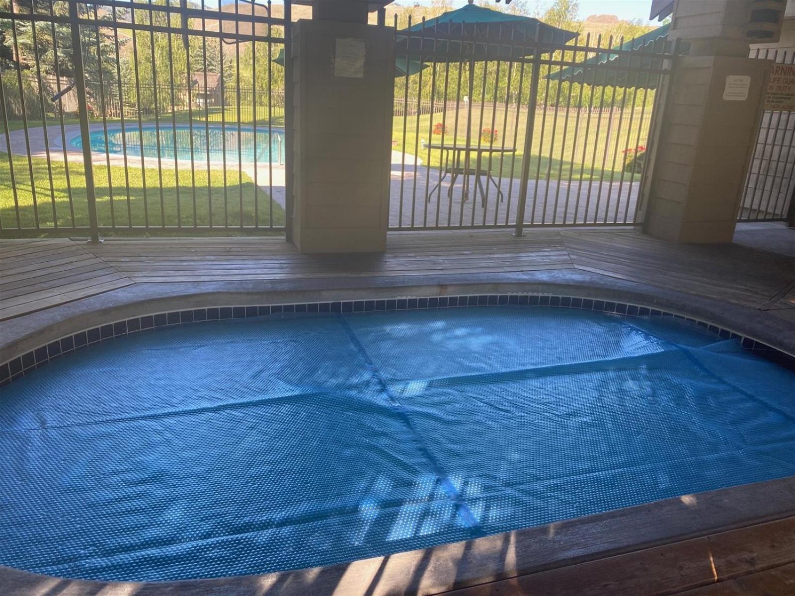 Panoramic Views! Designer`s Condo on Golf Course w/Resort Amenities