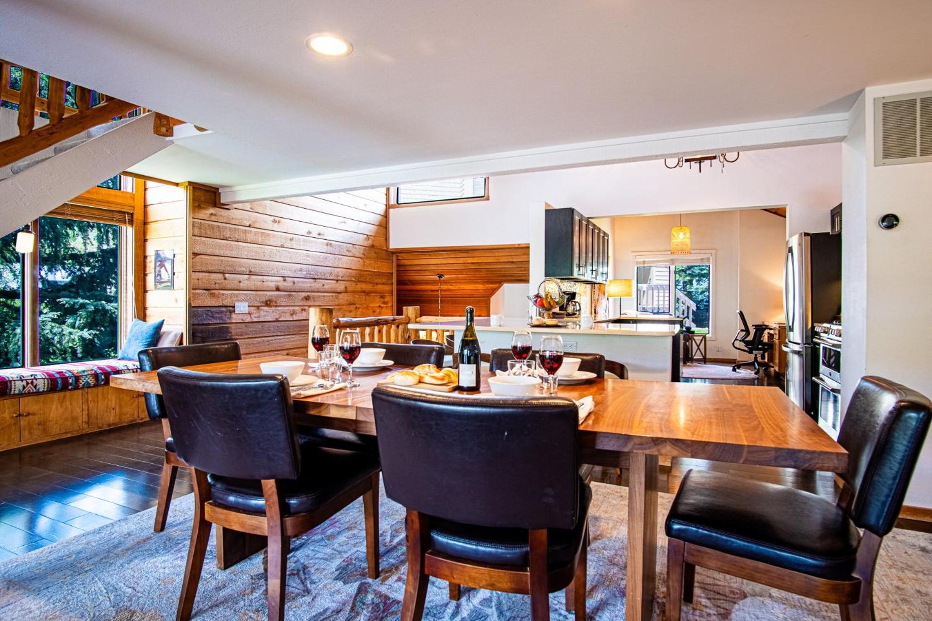Panoramic Views! Designer`s Condo on Golf Course w/Resort Amenities