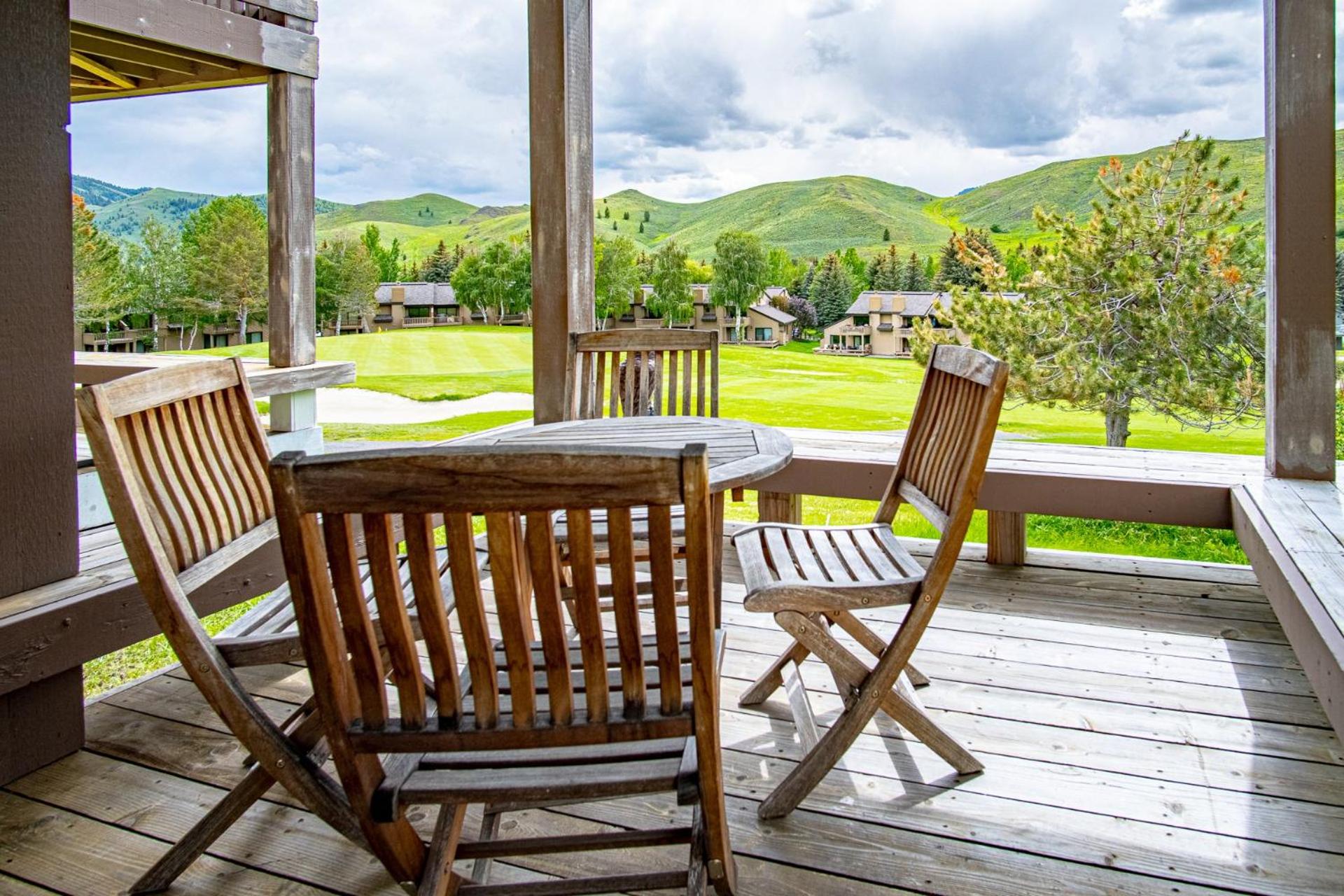 Panoramic Views! Designer`s Condo on Golf Course w/Resort Amenities