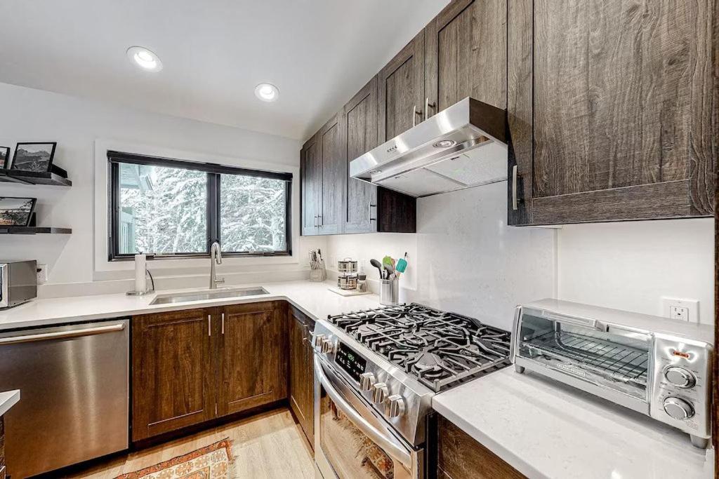 West Ketchum Condo - Near downtown & Sun Valley ski lifts