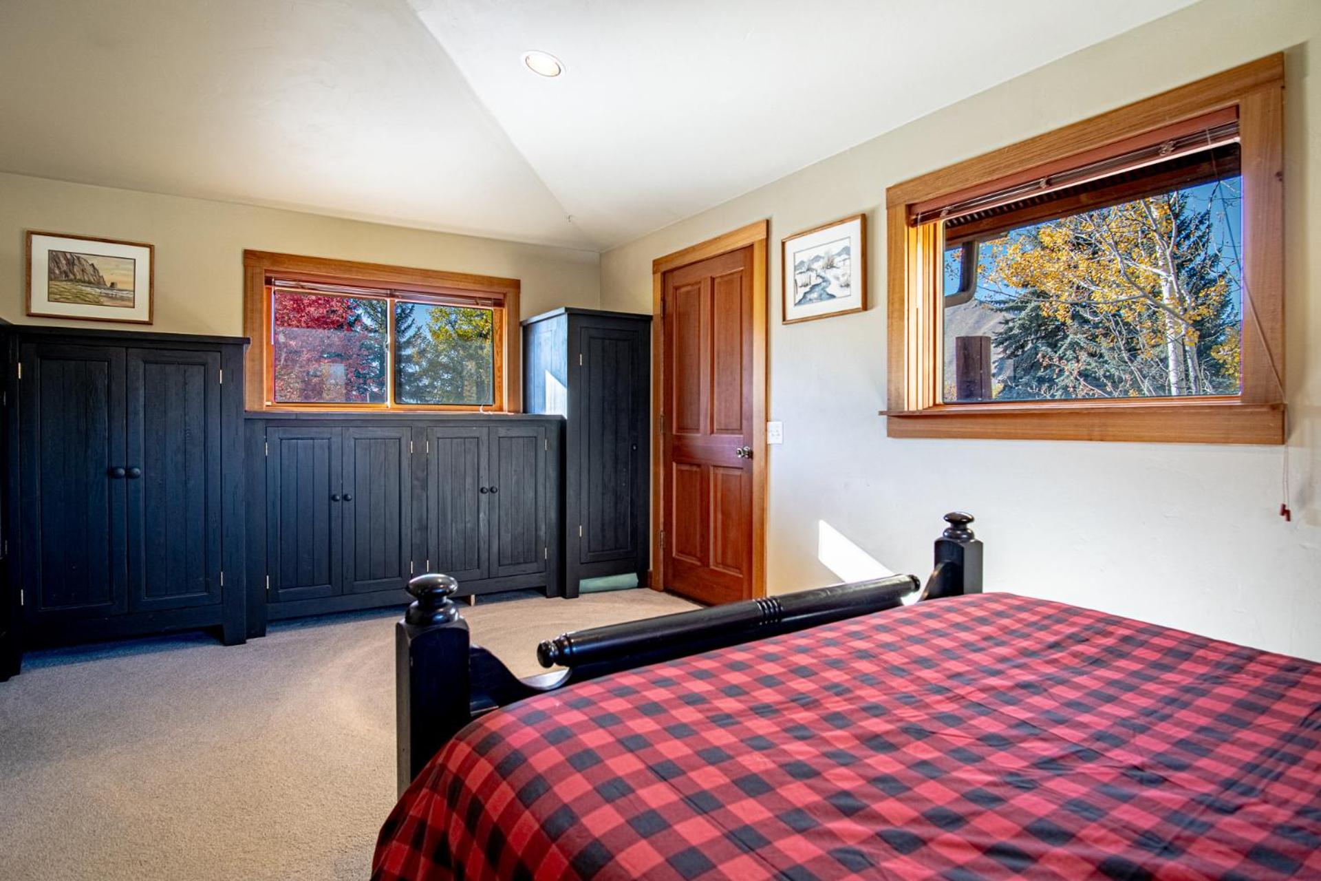 Creekside on Quigley - 3BD Private Home on trails + Hot Tub