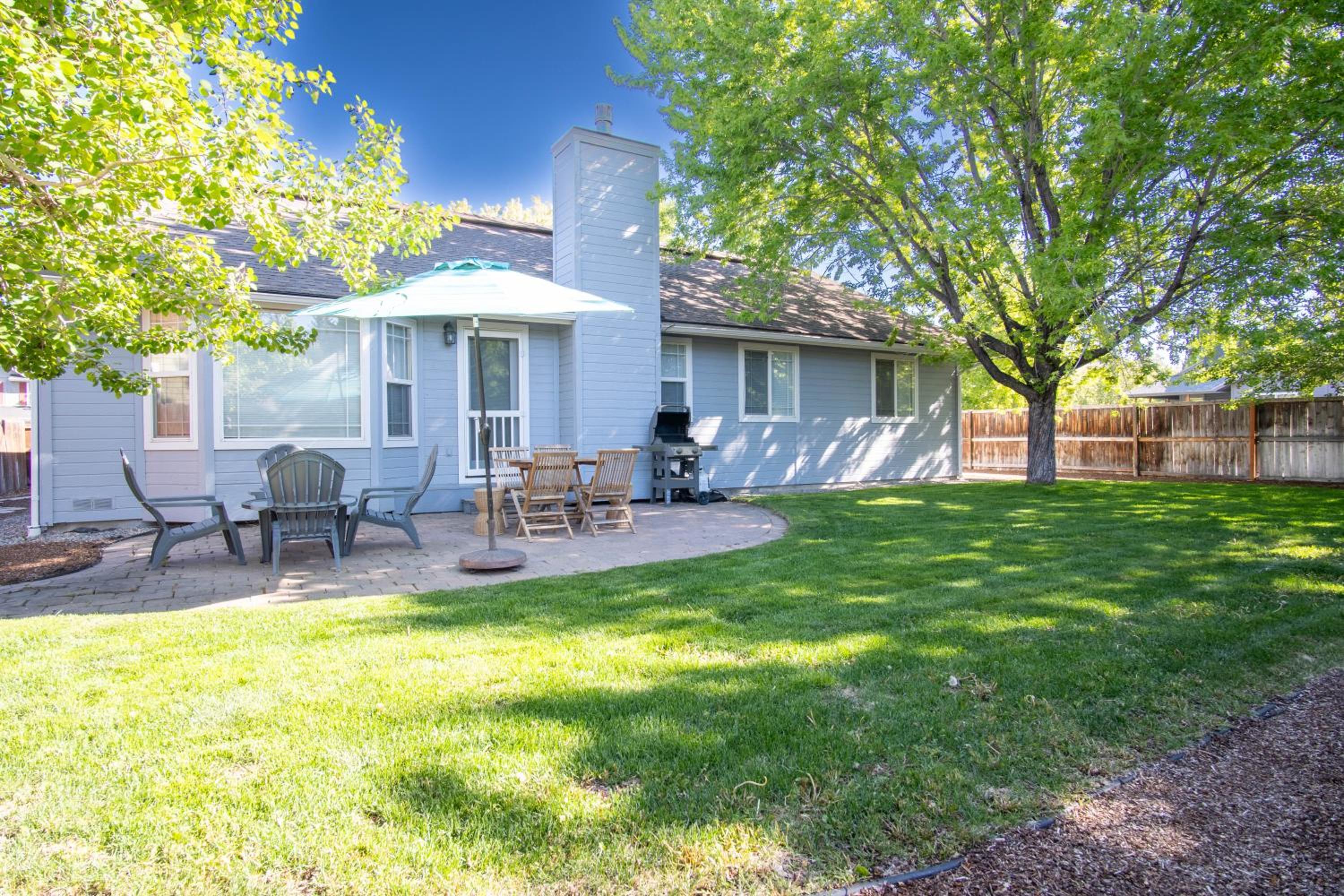 In the Heart of Hailey; PRIVATE PET-FRIENDLY 3 bedroom home with garage