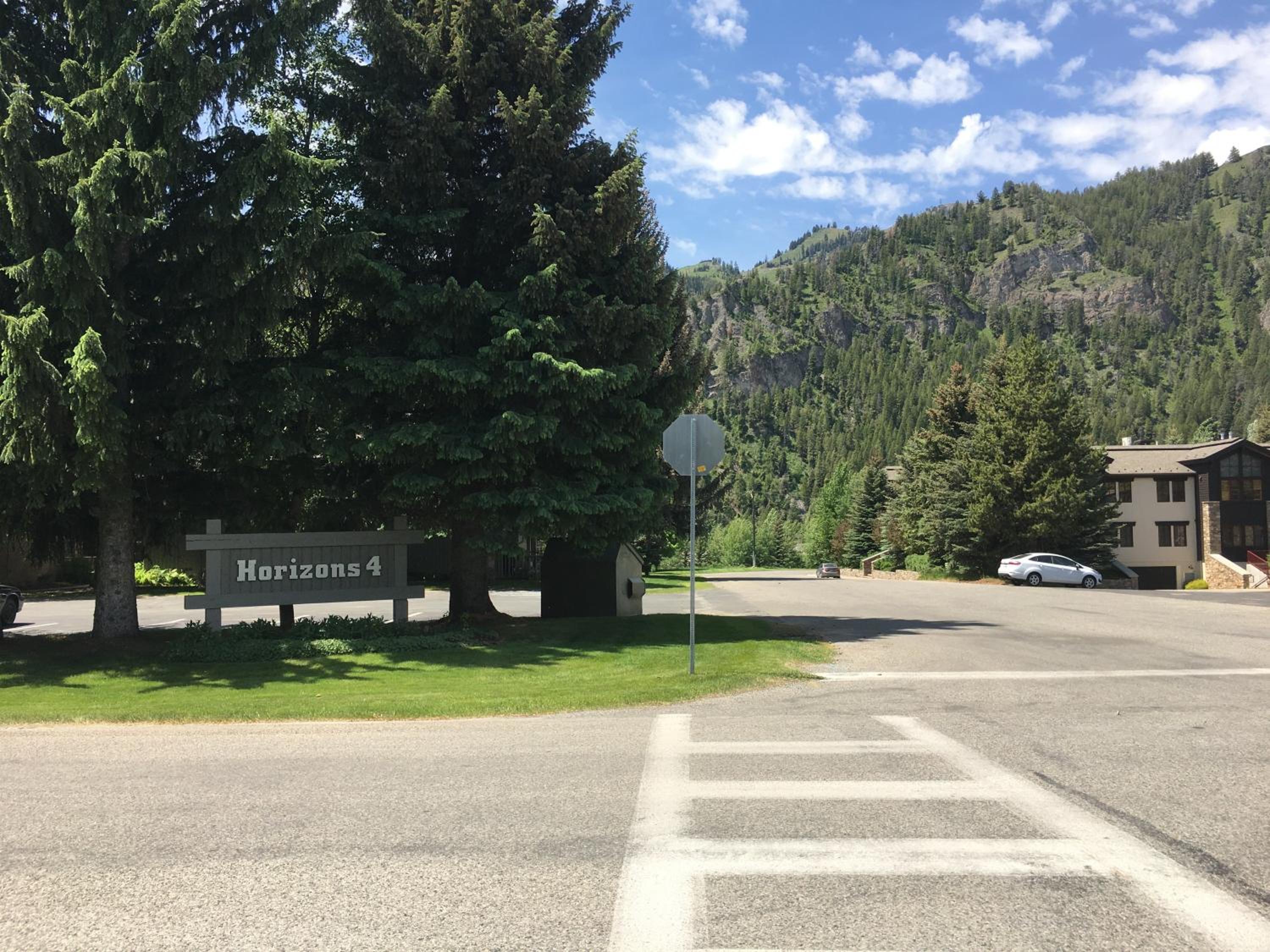 SV164 - Walk to Lifts & Town - Hot Tub & Pool