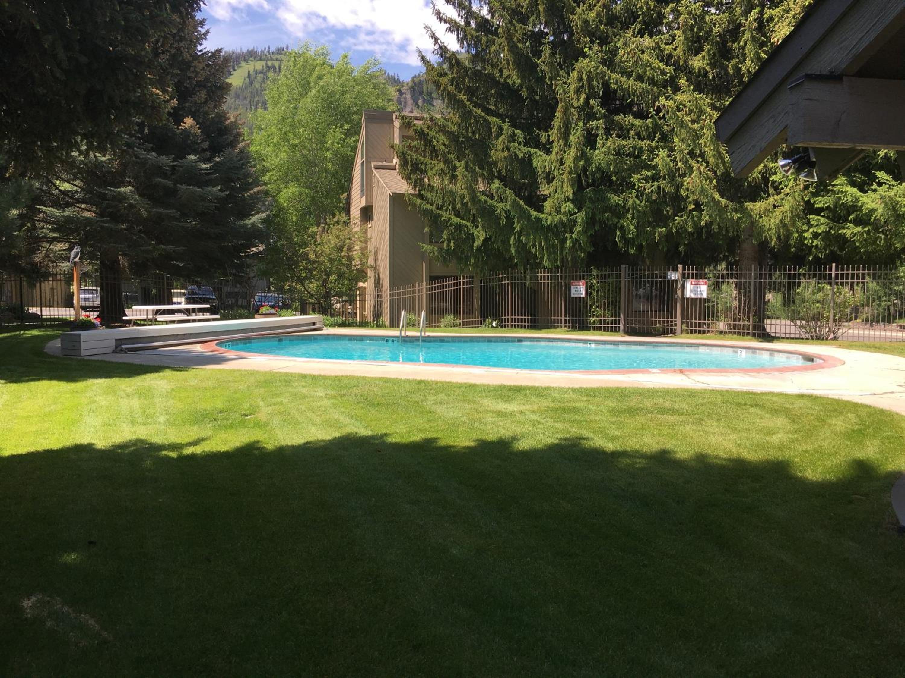 SV164 - Walk to Lifts & Town - Hot Tub & Pool