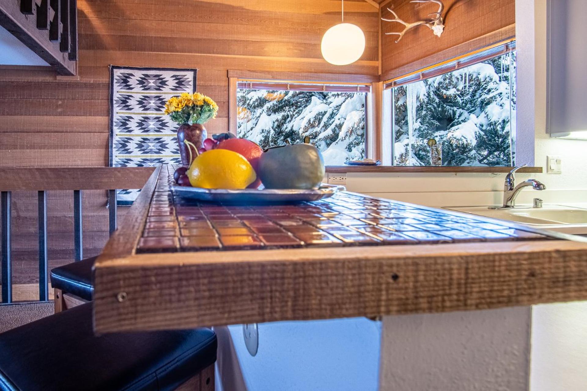 Snow Creek 1553 - Ski-in/Ski-out + Pool & Hot Tub