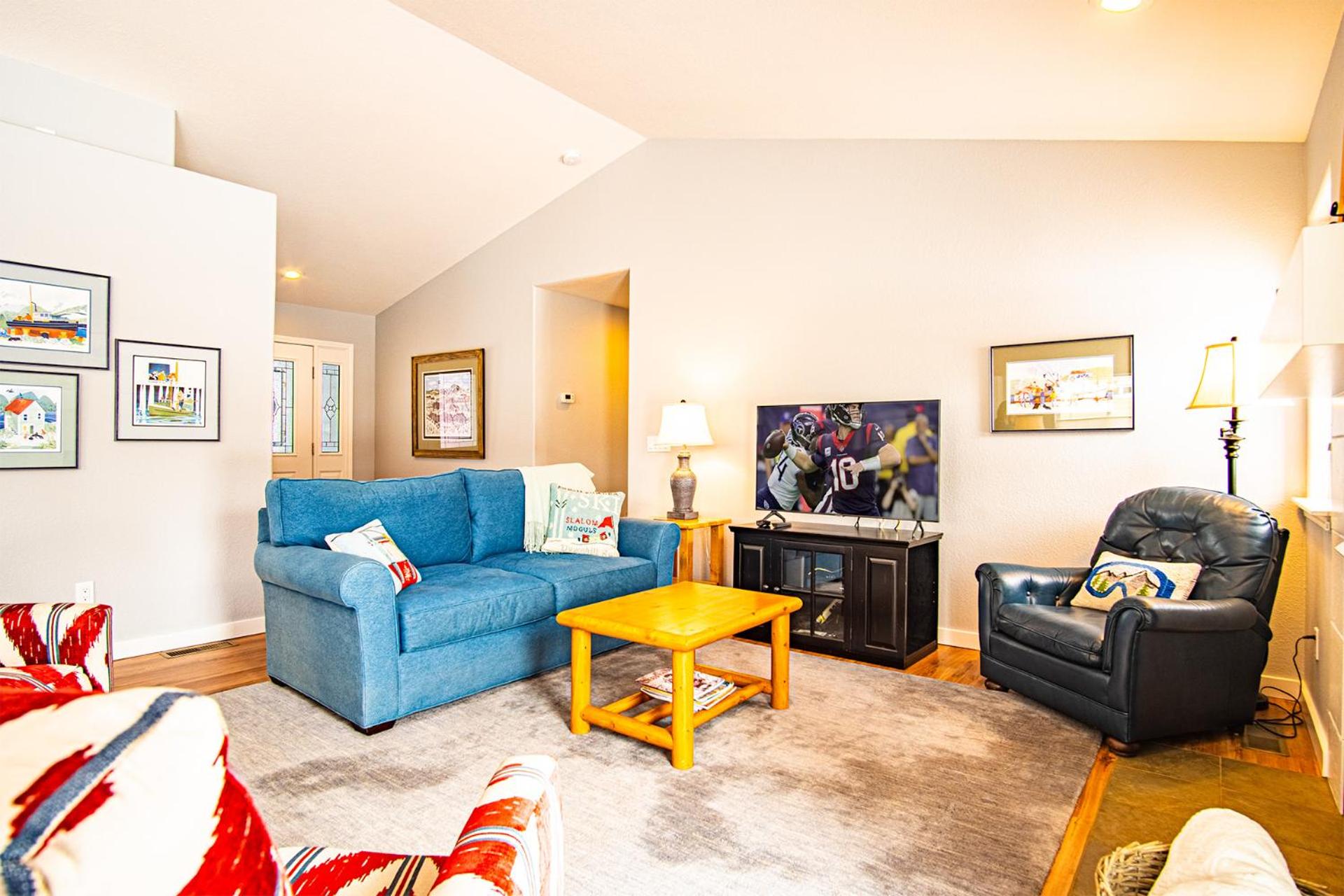 In the Heart of Hailey; PRIVATE PET-FRIENDLY 3 bedroom home with garage