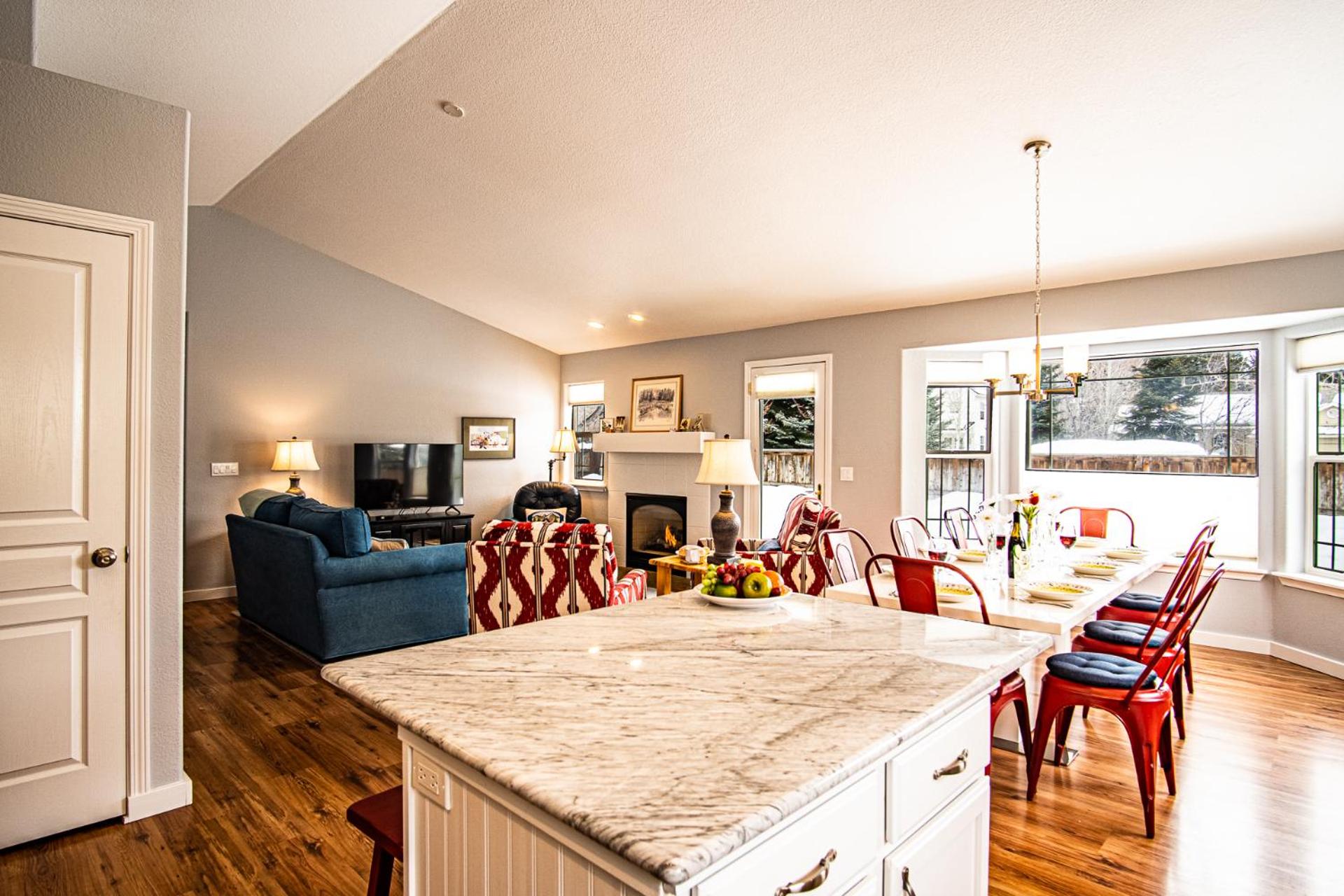 In the Heart of Hailey; PRIVATE PET-FRIENDLY 3 bedroom home with garage