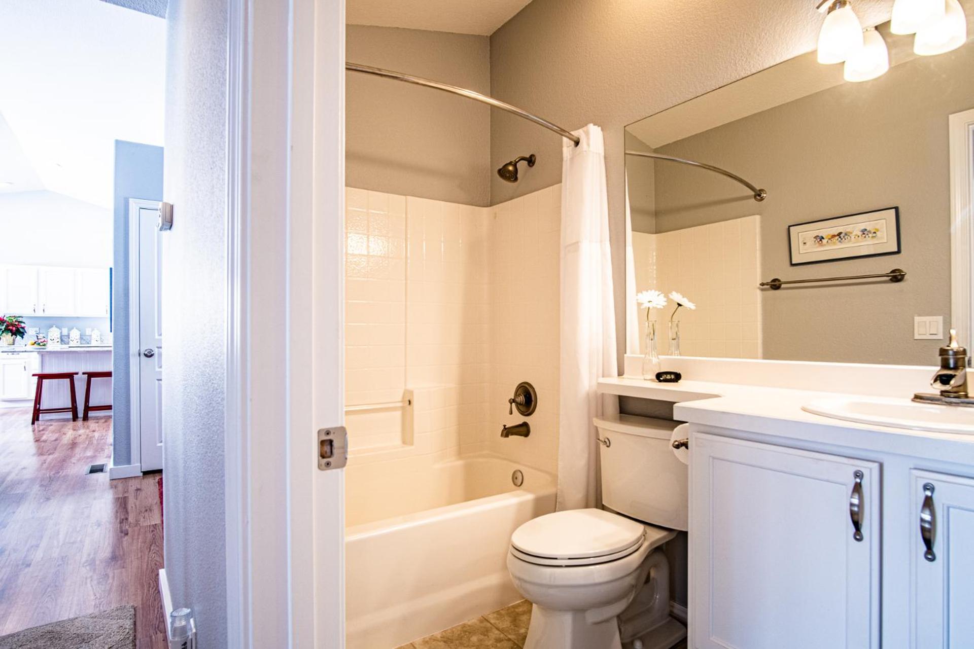 In the Heart of Hailey; PRIVATE PET-FRIENDLY 3 bedroom home with garage