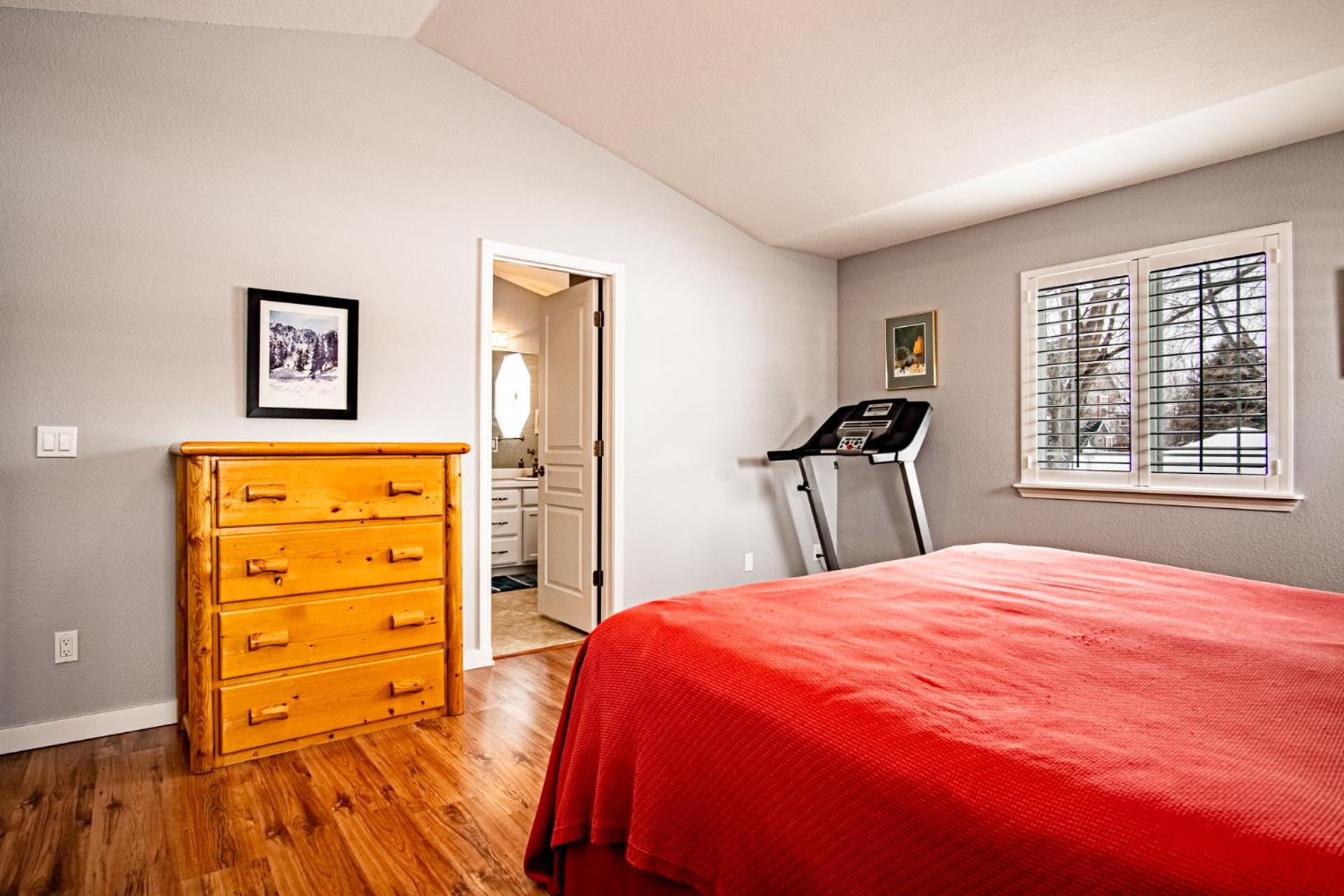 In the Heart of Hailey; PRIVATE PET-FRIENDLY 3 bedroom home with garage