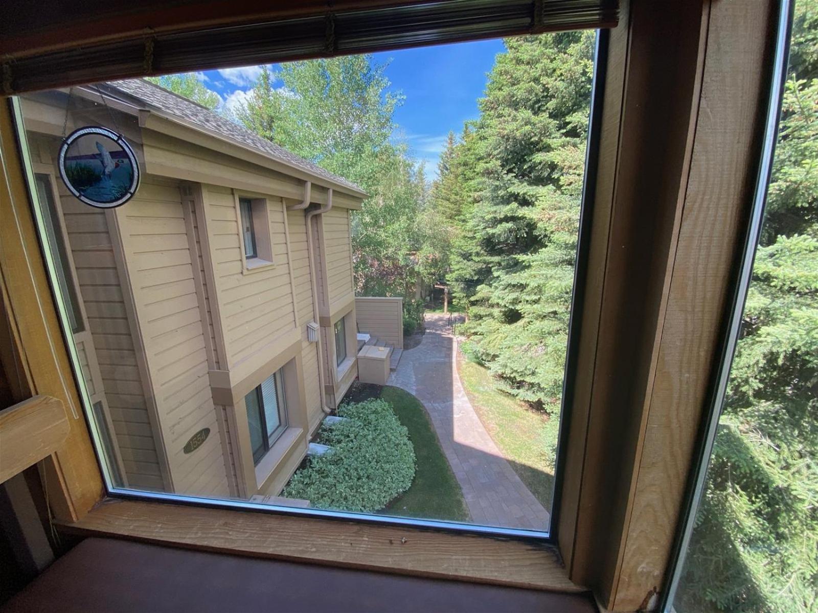 Snow Creek 1553 - Ski-in/Ski-out + Pool & Hot Tub