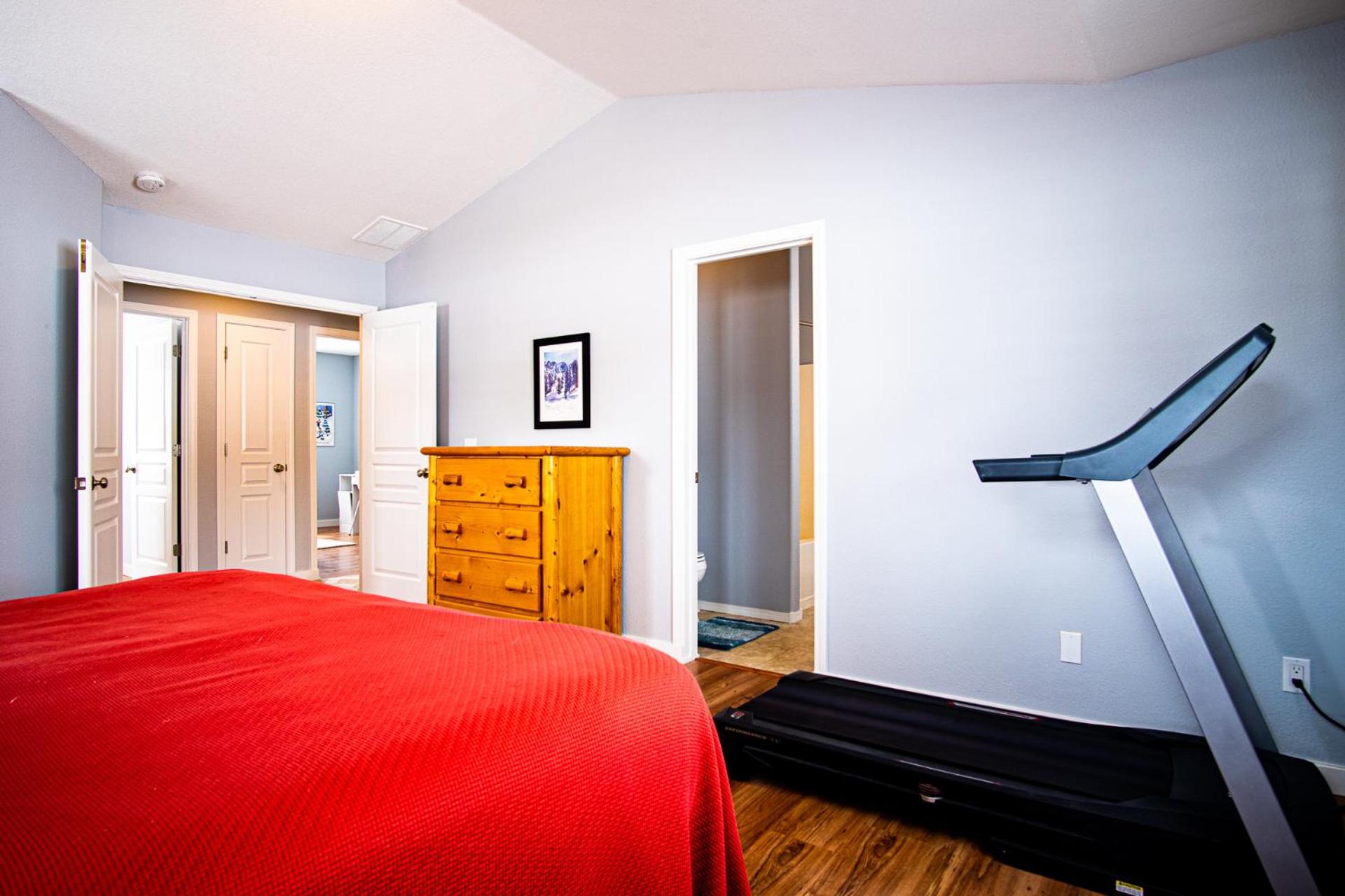 In the Heart of Hailey; PRIVATE PET-FRIENDLY 3 bedroom home with garage