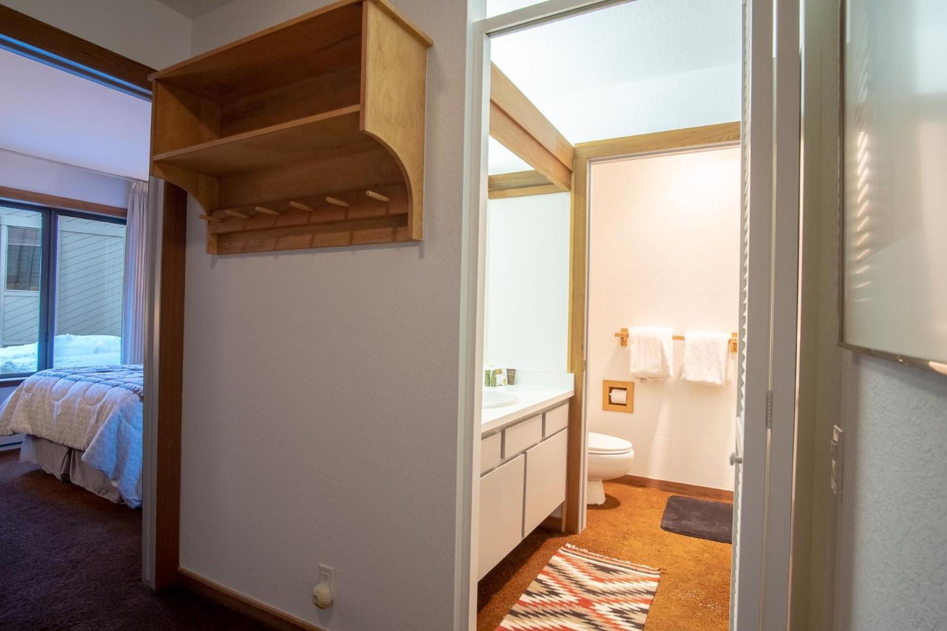 Snow Creek 1553 - Ski-in/Ski-out + Pool & Hot Tub