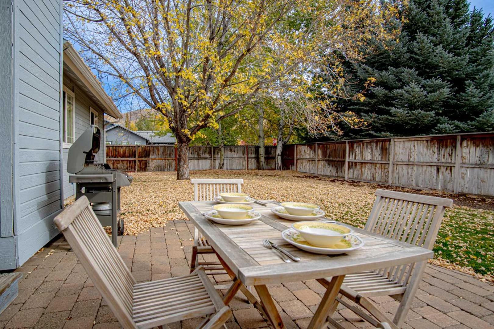In the Heart of Hailey; PRIVATE PET-FRIENDLY 3 bedroom home with garage