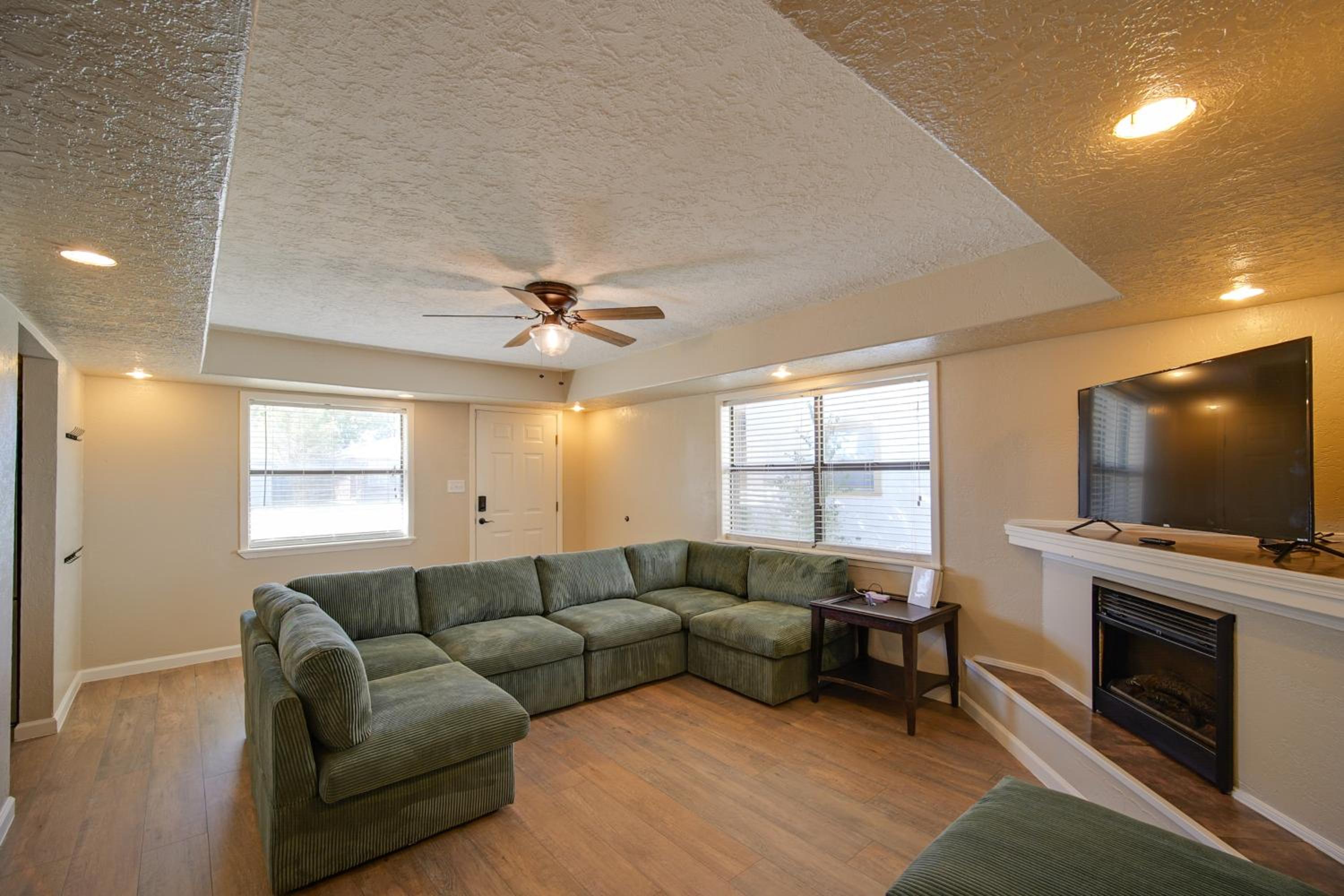 1 Mi to ENMU Portales Family Home with Yard!