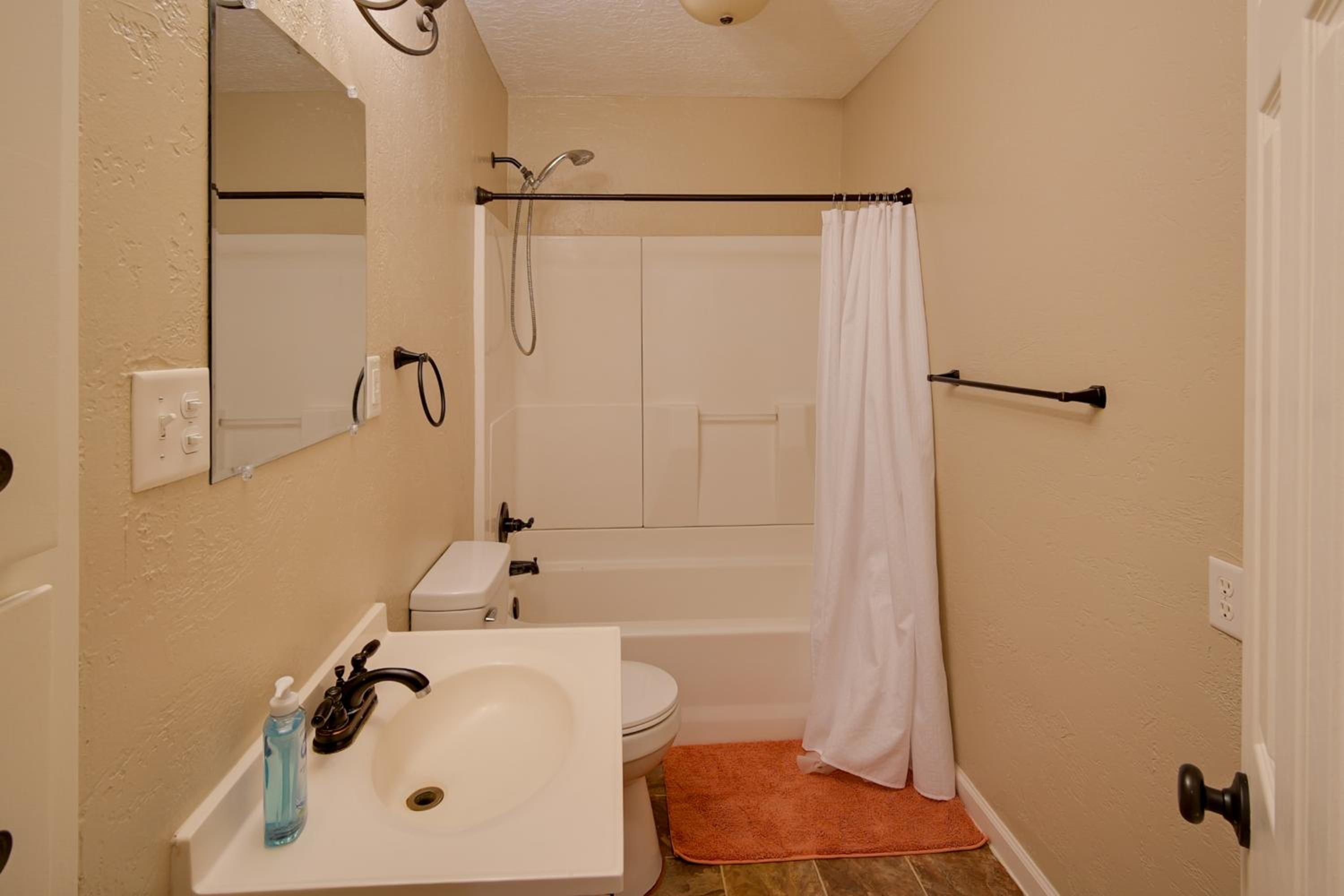 1 Mi to ENMU Portales Family Home with Yard!