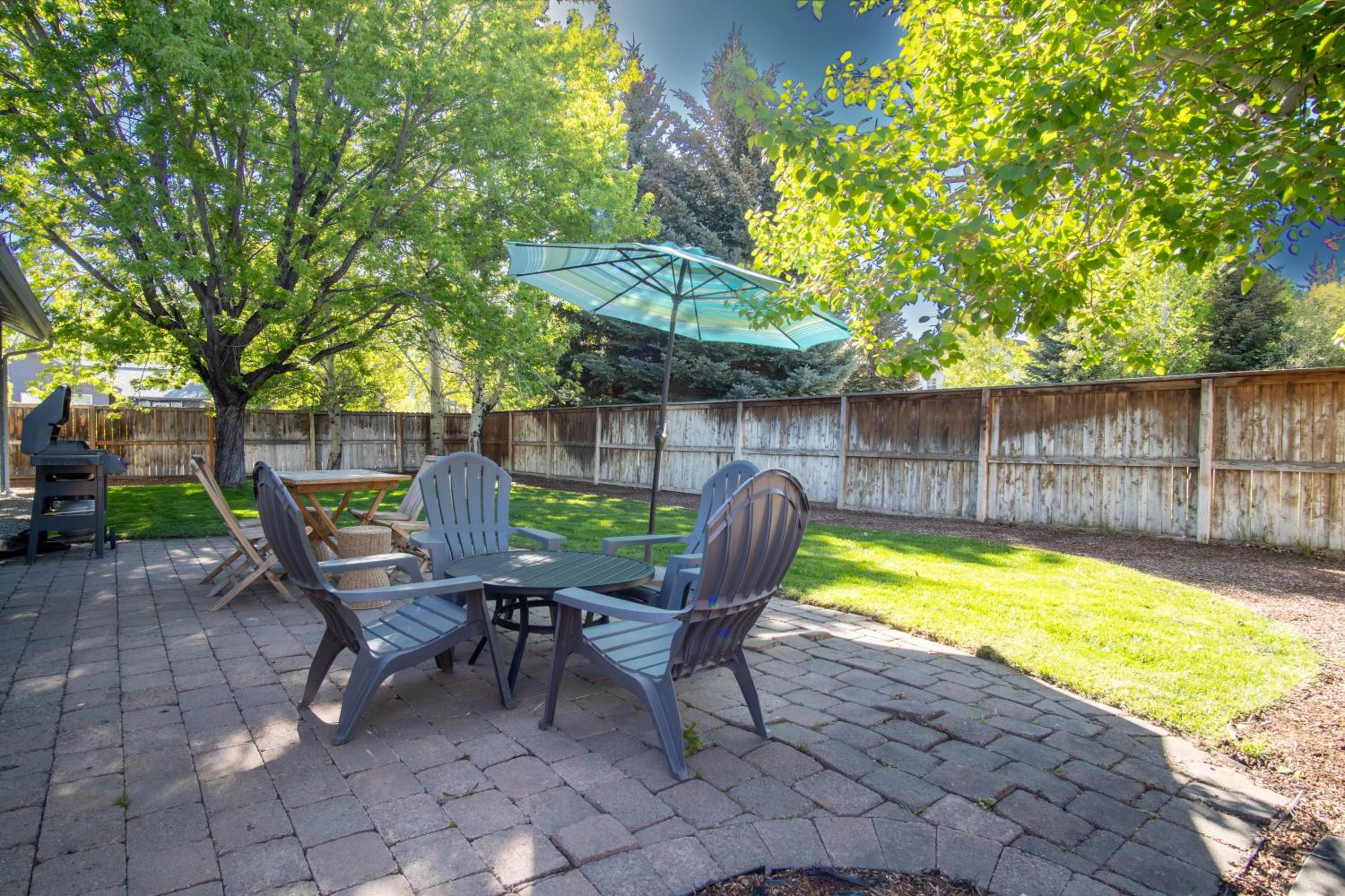 In the Heart of Hailey; PRIVATE PET-FRIENDLY 3 bedroom home with garage