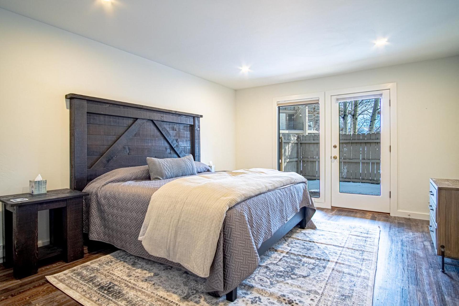 Warm Springs Retreat - Prime Location near Downtown & Ski Lifts
