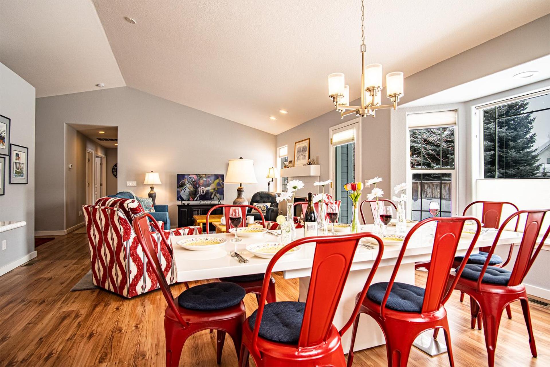 In the Heart of Hailey; PRIVATE PET-FRIENDLY 3 bedroom home with garage