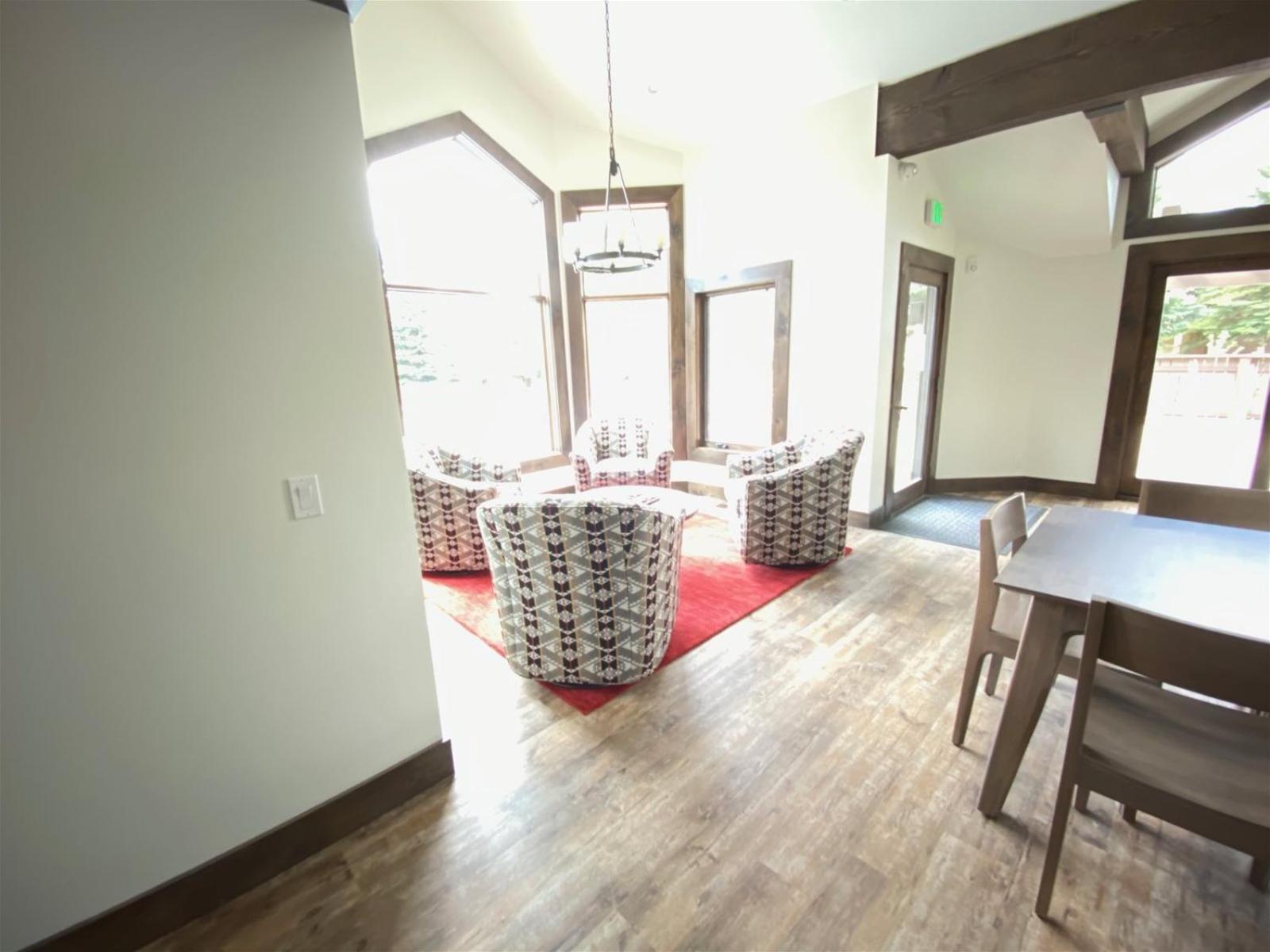 Snow Creek 1553 - Ski-in/Ski-out + Pool & Hot Tub