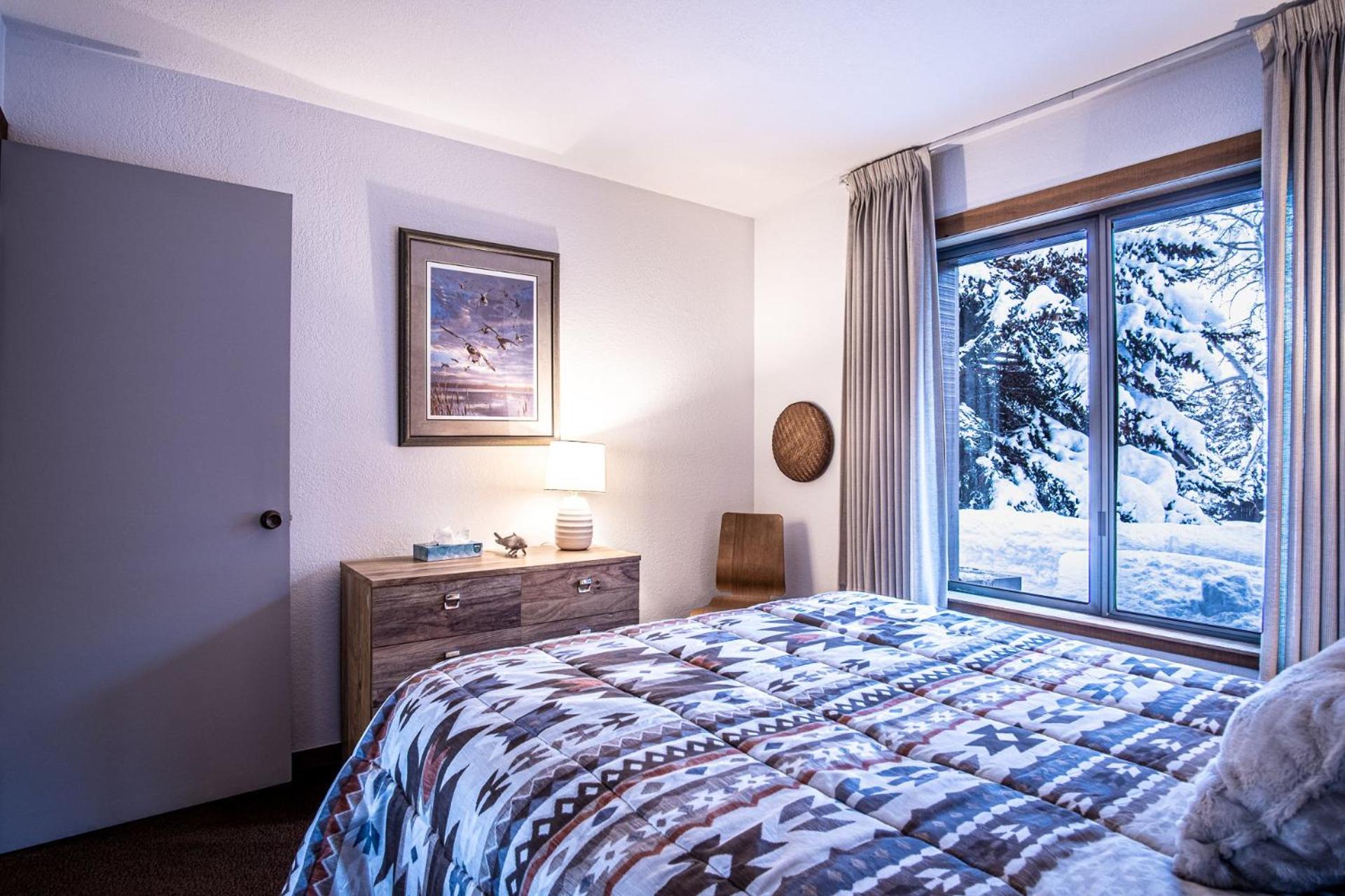 Snow Creek 1553 - Ski-in/Ski-out + Pool & Hot Tub