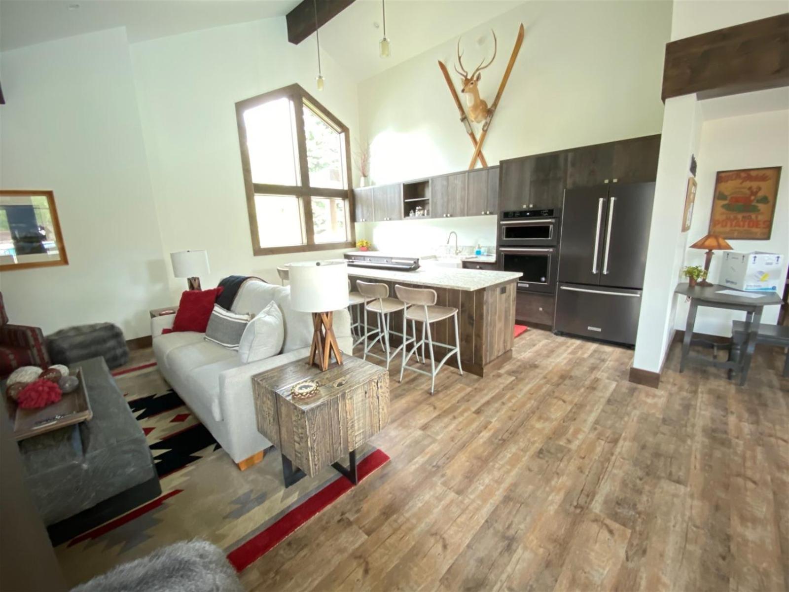 Snow Creek 1553 - Ski-in/Ski-out + Pool & Hot Tub