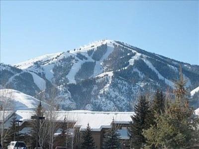 Snow Creek 1553 - Ski-in/Ski-out + Pool & Hot Tub