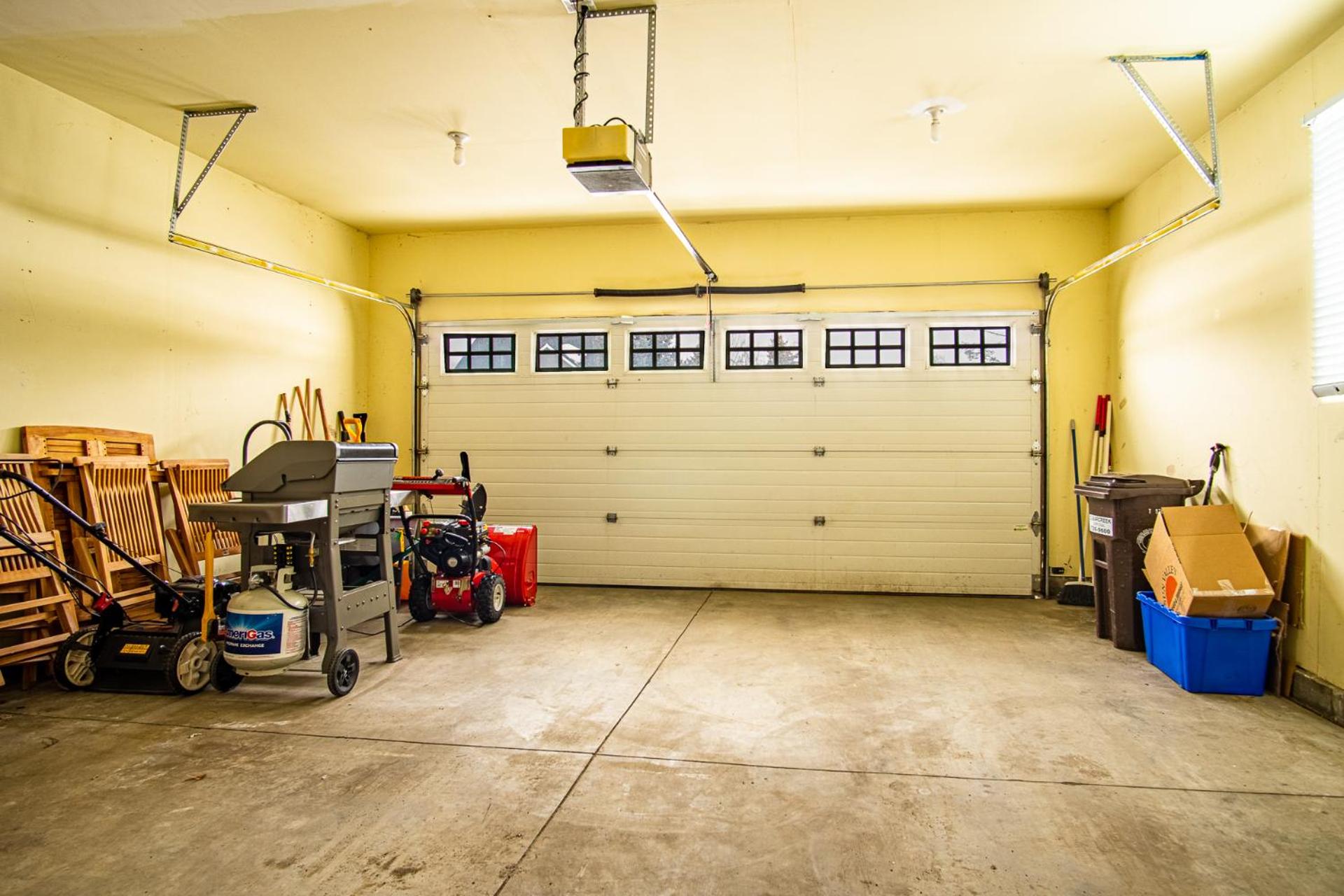In the Heart of Hailey; PRIVATE PET-FRIENDLY 3 bedroom home with garage