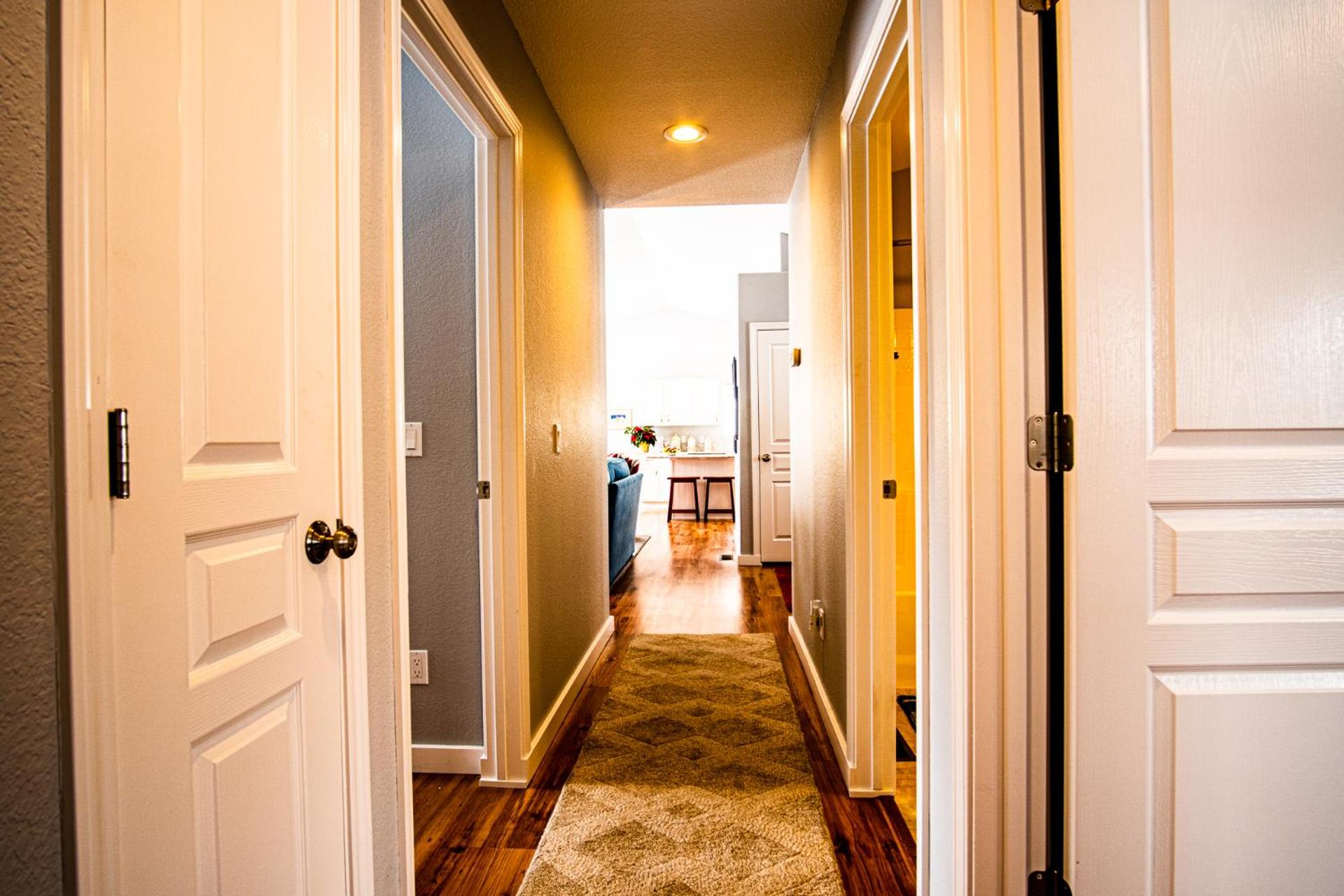 In the Heart of Hailey; PRIVATE PET-FRIENDLY 3 bedroom home with garage