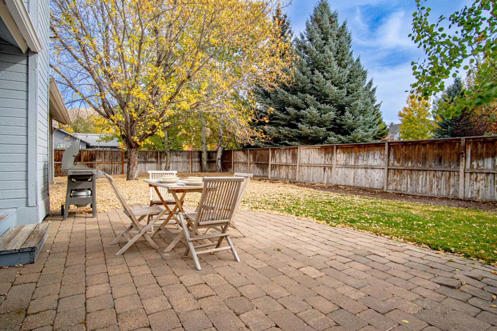 In the Heart of Hailey; PRIVATE PET-FRIENDLY 3 bedroom home with garage