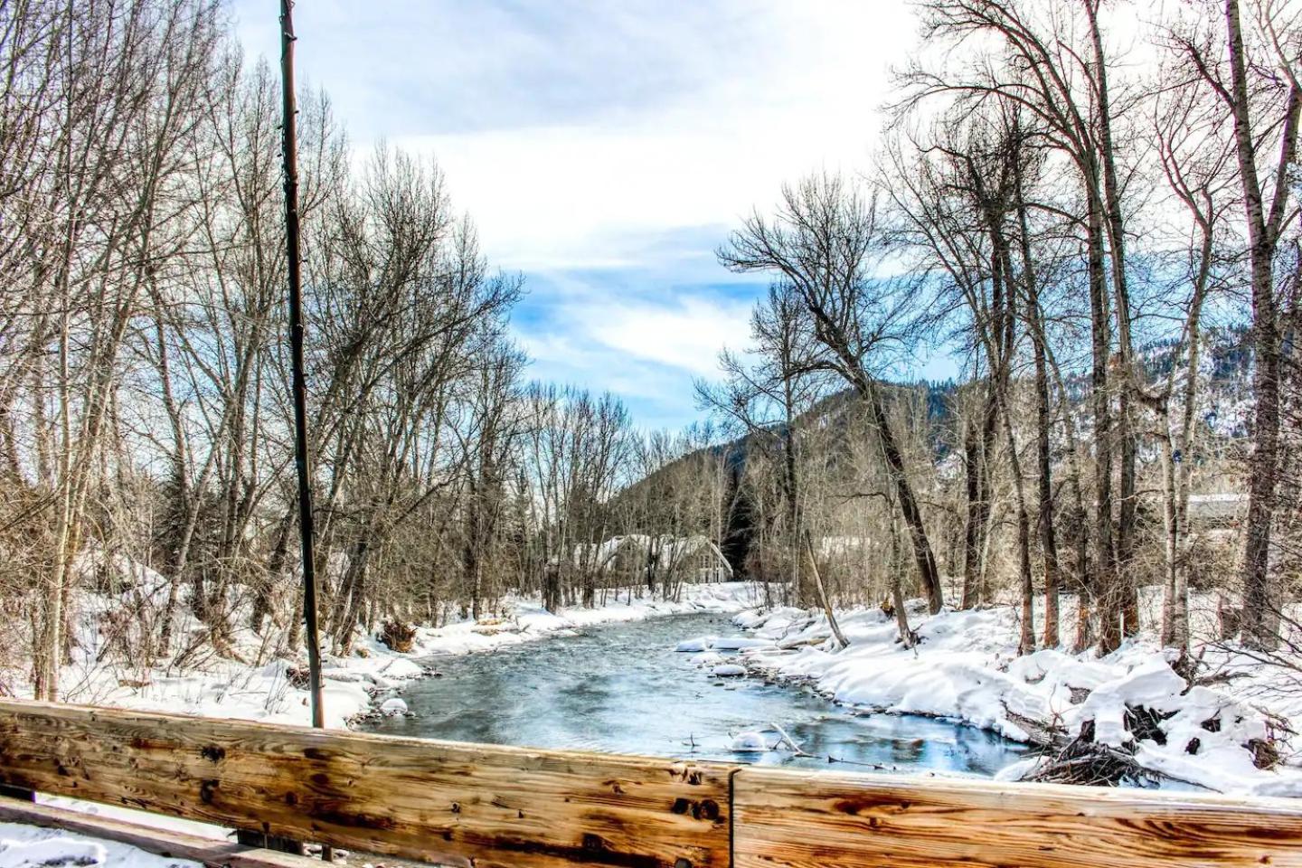 Corrock Style - Luxury Hot Tub Home near Ski Lifts & Downtown Ketchum!