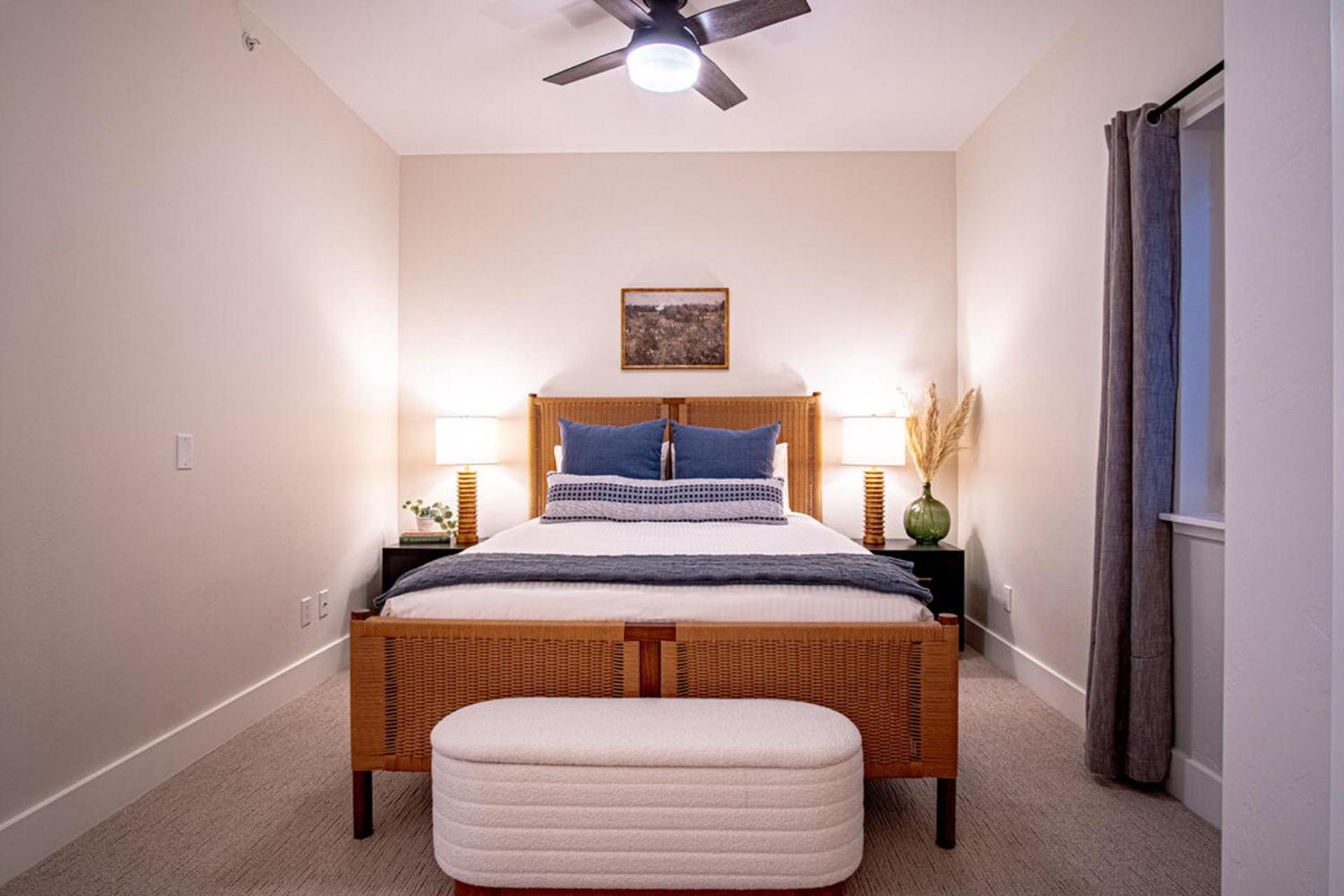 Snow Star Serenade - Hot Tub + Gym + Walk to downtown & ski lifts!