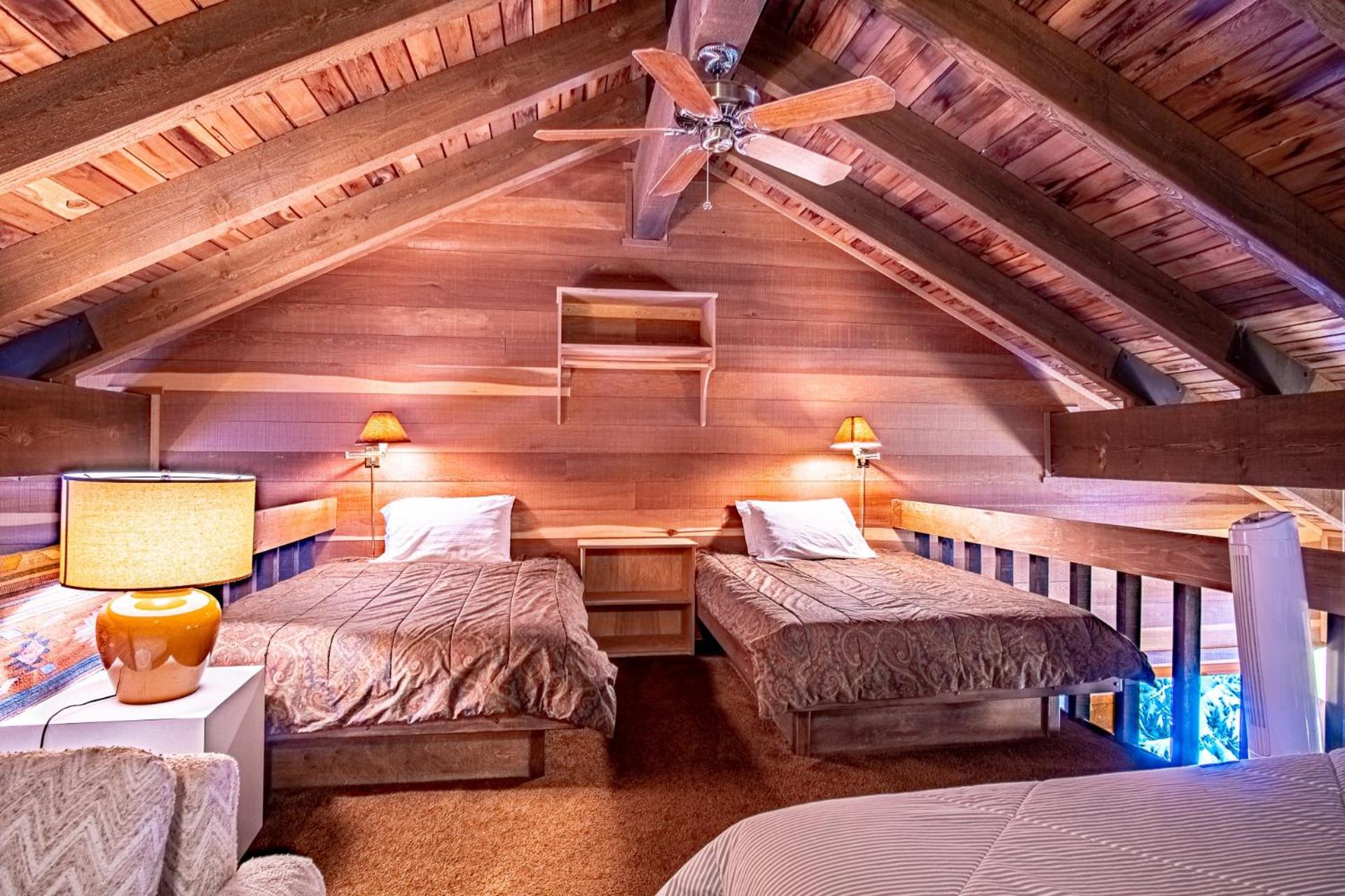 Snow Creek 1553 - Ski-in/Ski-out + Pool & Hot Tub