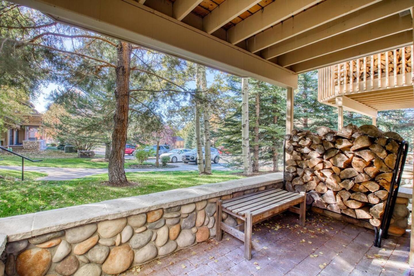 Snow Creek 1557 - Pool & Hot Tub + Ski-in/Ski-out
