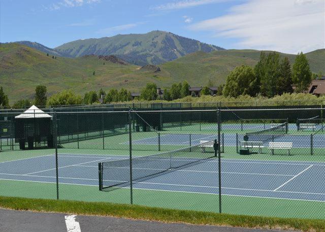 Elkhorn Bluff Condo with Community & Resort Amenities