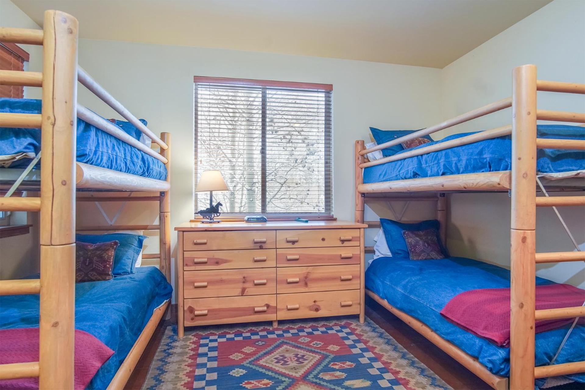 The Fields - 110 is a Cozy Mountain Condo with Access to Everything - Community Hot Tub