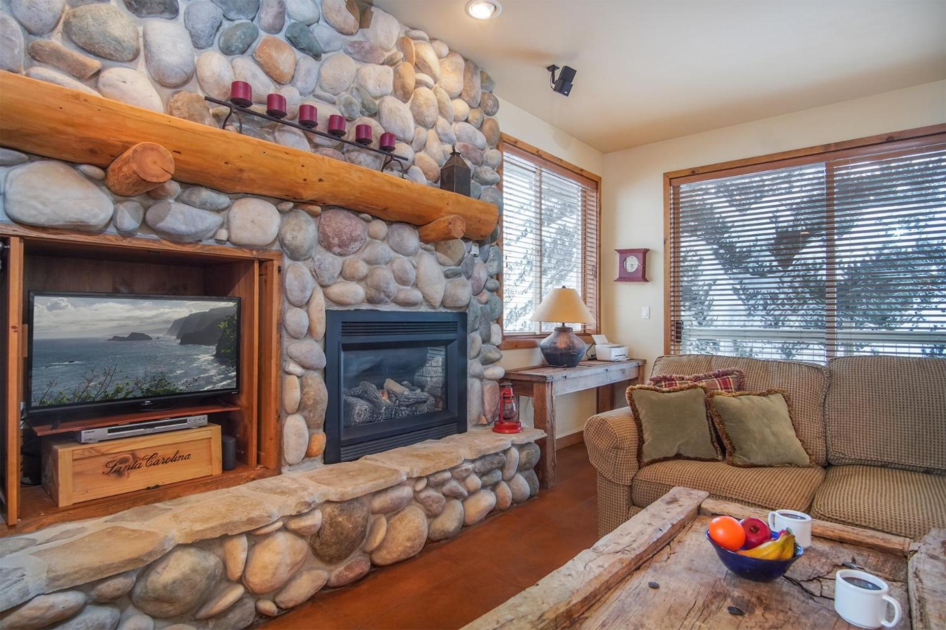 The Fields - 110 is a Cozy Mountain Condo with Access to Everything - Community Hot Tub