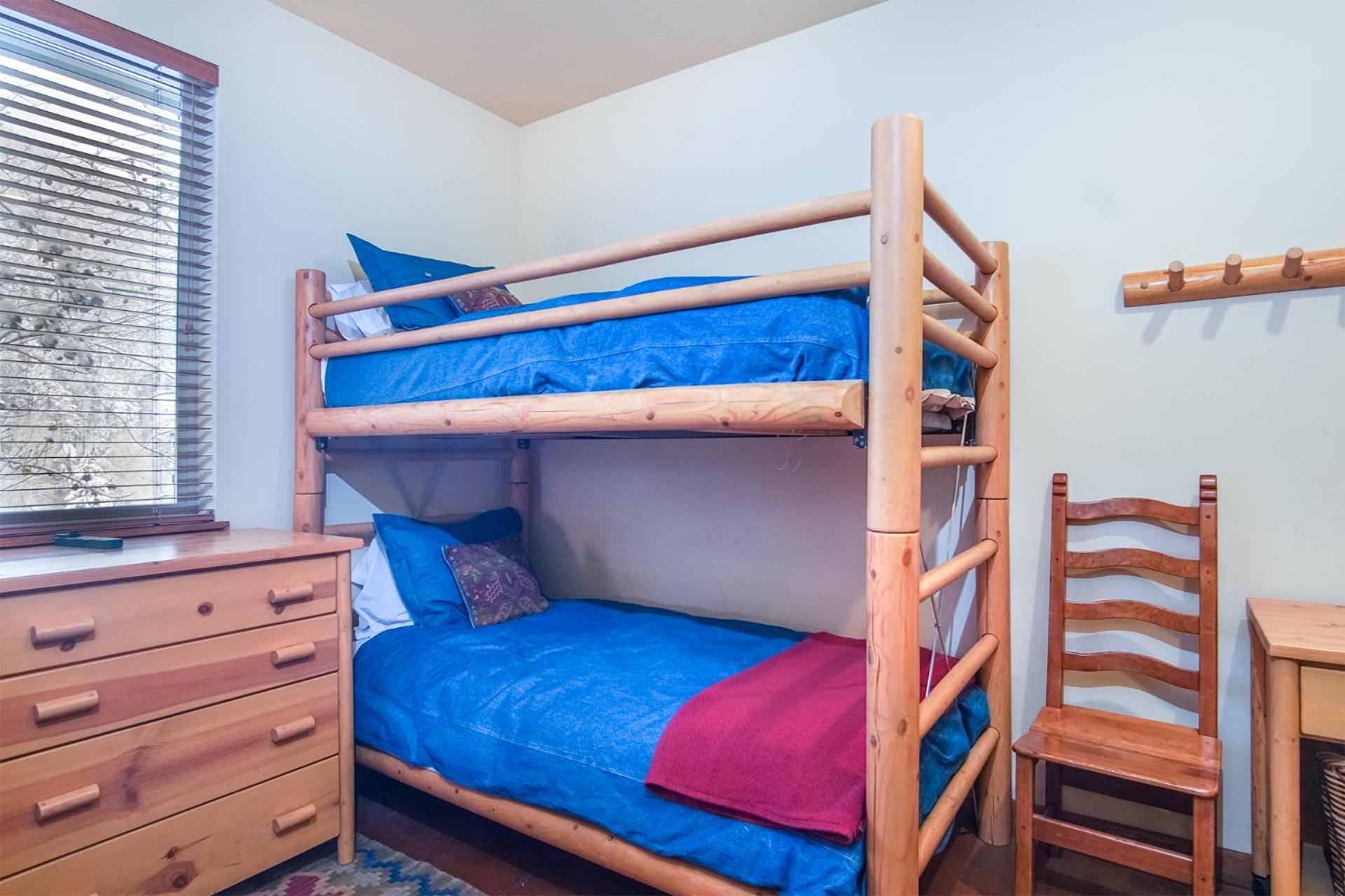 The Fields - 110 is a Cozy Mountain Condo with Access to Everything - Community Hot Tub