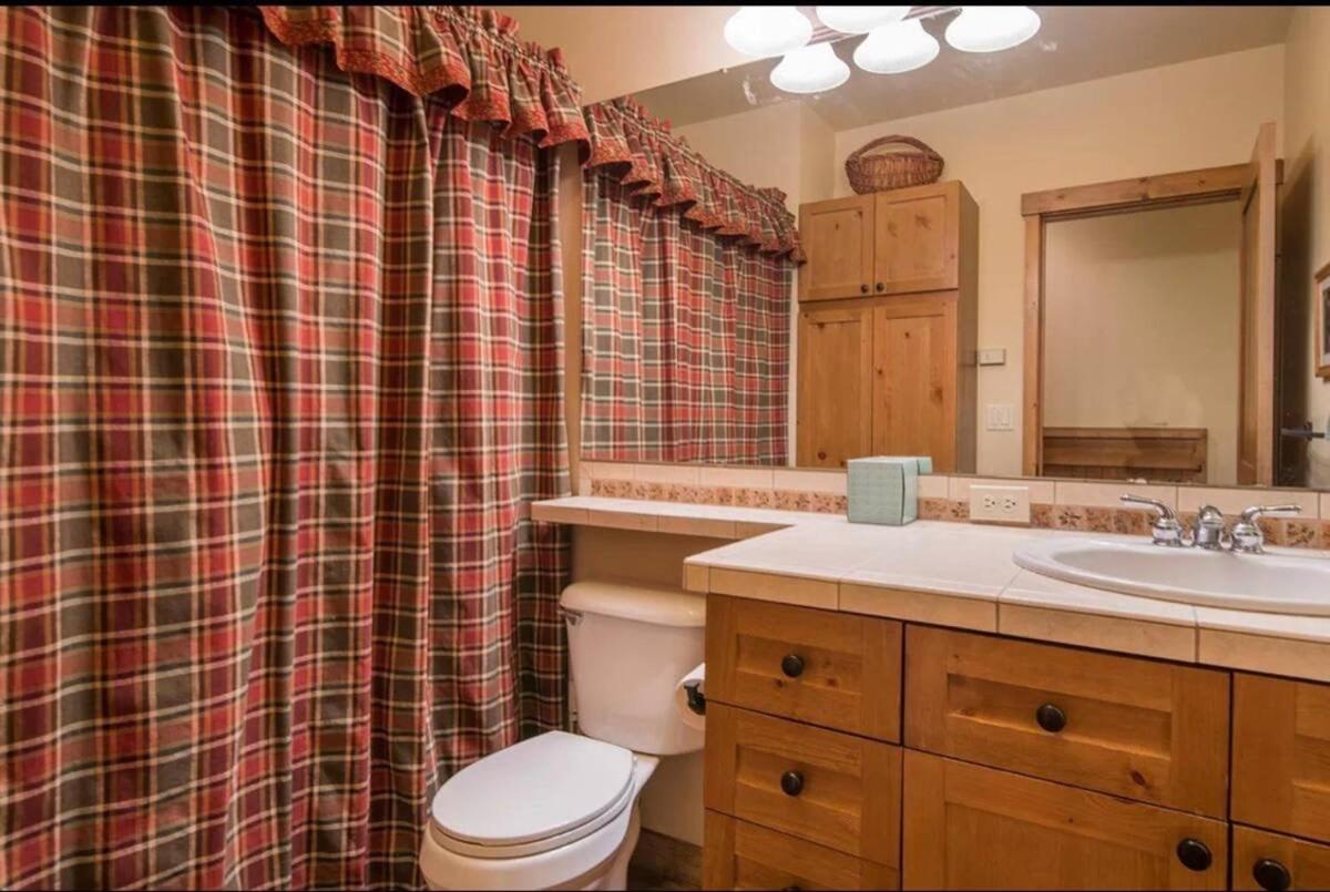 The Fields - 110 is a Cozy Mountain Condo with Access to Everything - Community Hot Tub