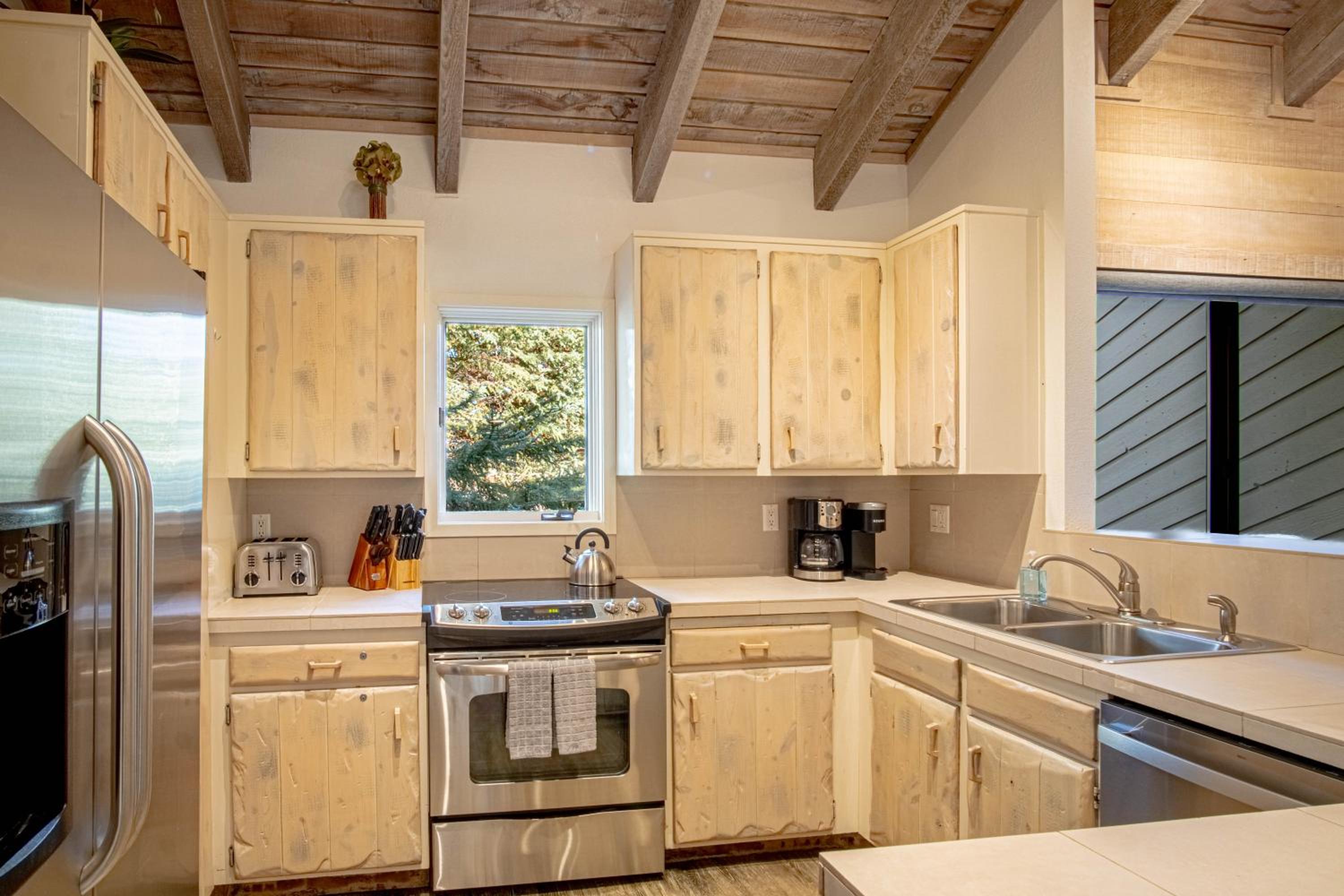 Snow Creek 1554 - Ski-in/Ski-out + Pool & Hot Tub