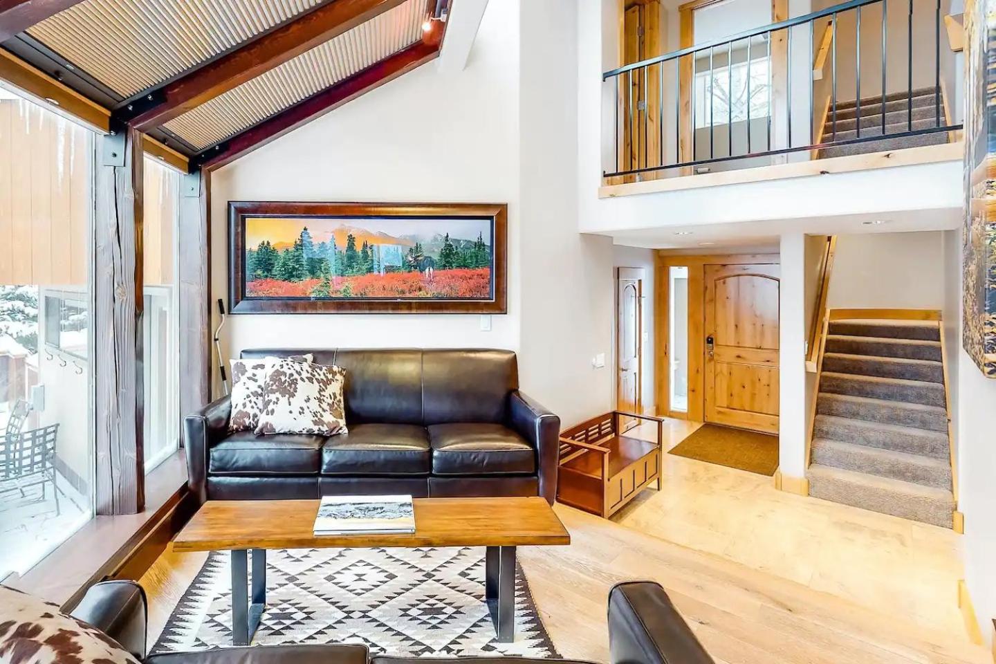 Corrock Style - Luxury Hot Tub Home near Ski Lifts & Downtown Ketchum!