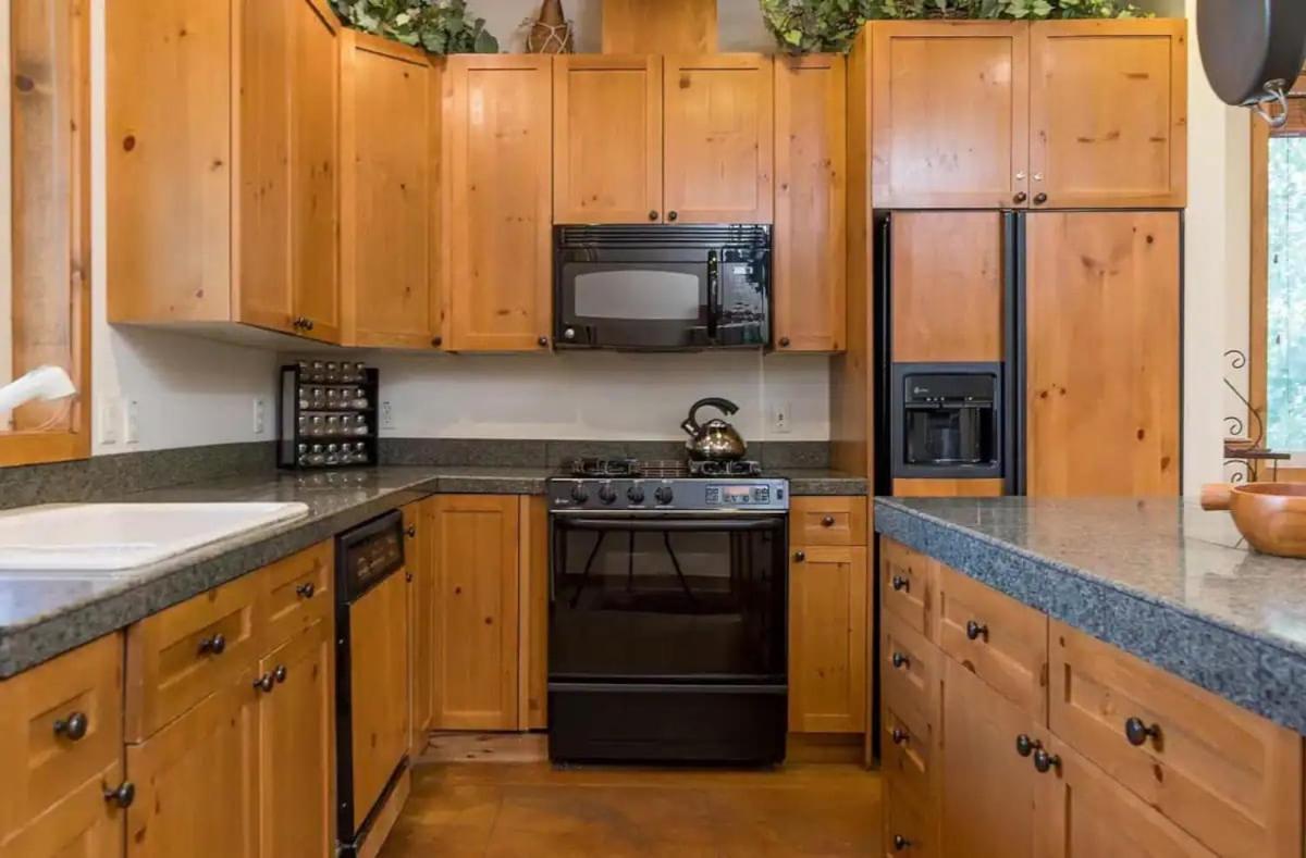 The Fields - 110 is a Cozy Mountain Condo with Access to Everything - Community Hot Tub