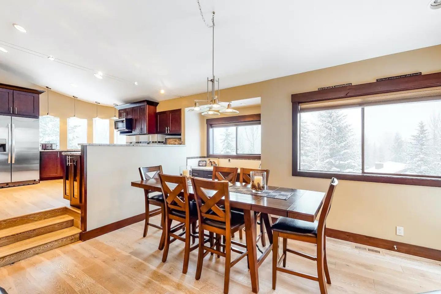Corrock Style - Luxury Hot Tub Home near Ski Lifts & Downtown Ketchum!