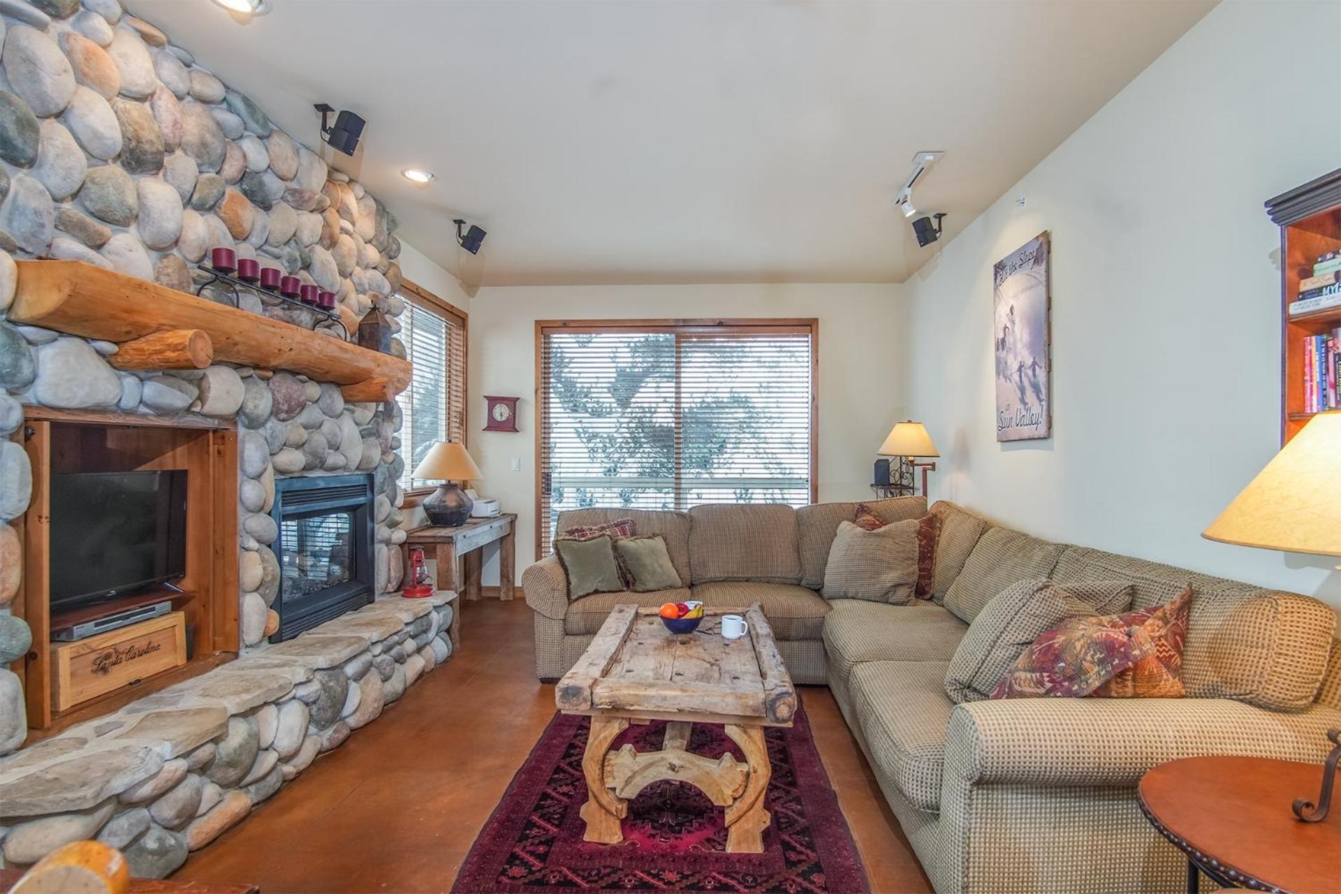 The Fields - 110 is a Cozy Mountain Condo with Access to Everything - Community Hot Tub
