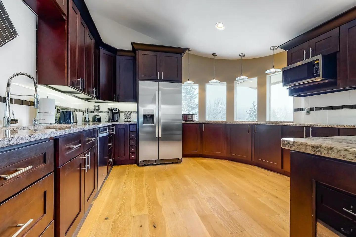 Corrock Style - Luxury Hot Tub Home near Ski Lifts & Downtown Ketchum!