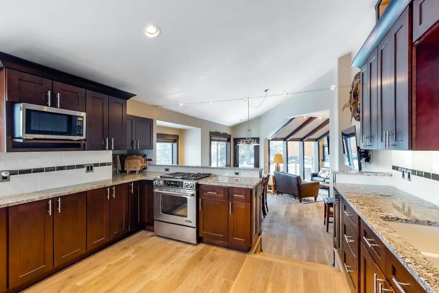 Corrock Style - Luxury Hot Tub Home near Ski Lifts & Downtown Ketchum!